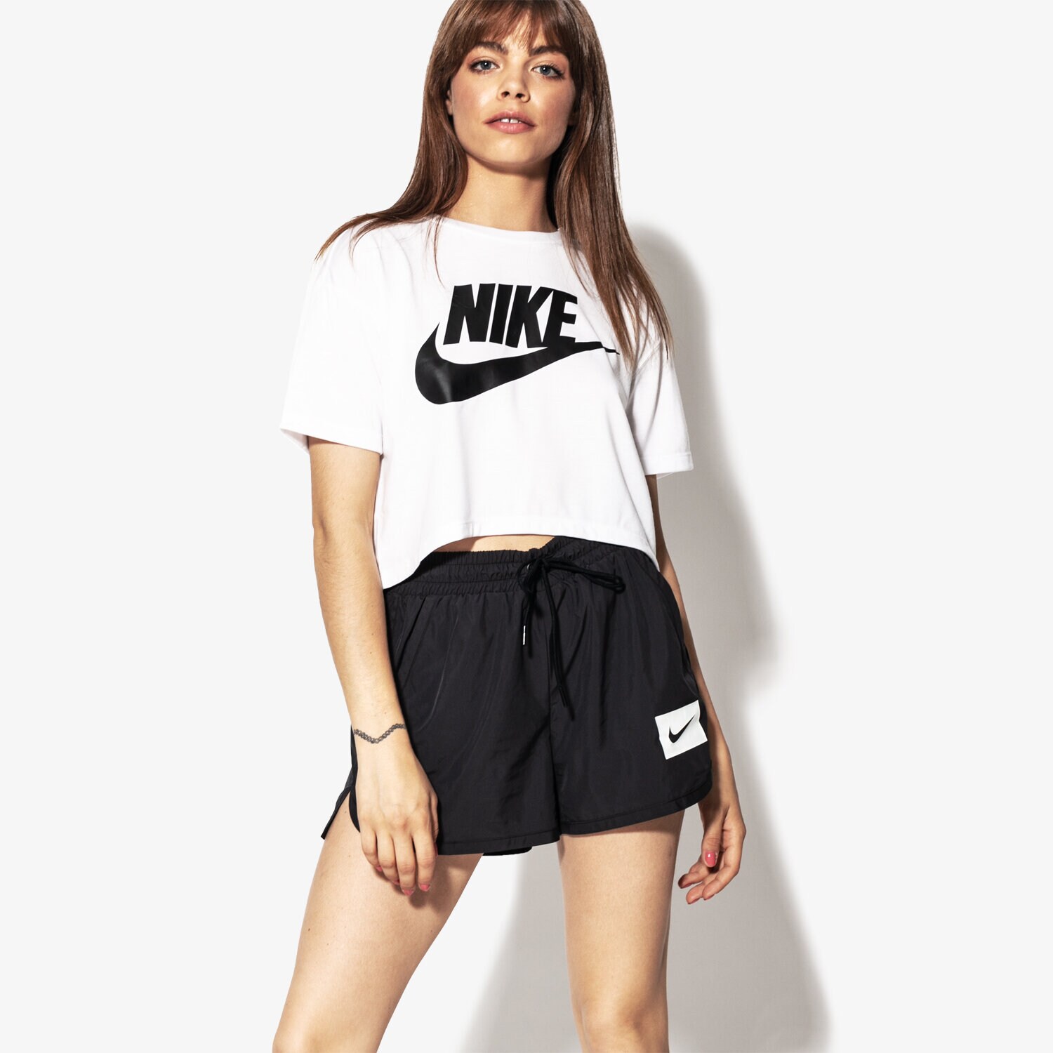 Koszulka, t-shirt damski NIKE T-SHIRT SS W NSW ESSNTL TOP CROP SS AA3144-100 BIAŁY