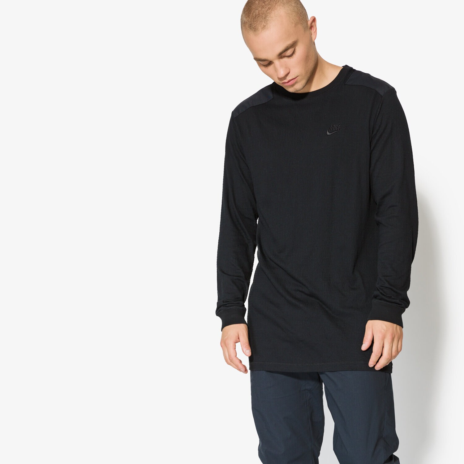 Koszulka, t-shirt sportowy męski NIKE T-SHIRT LS M NSW TOP LS AF1 925440010 CZARNY