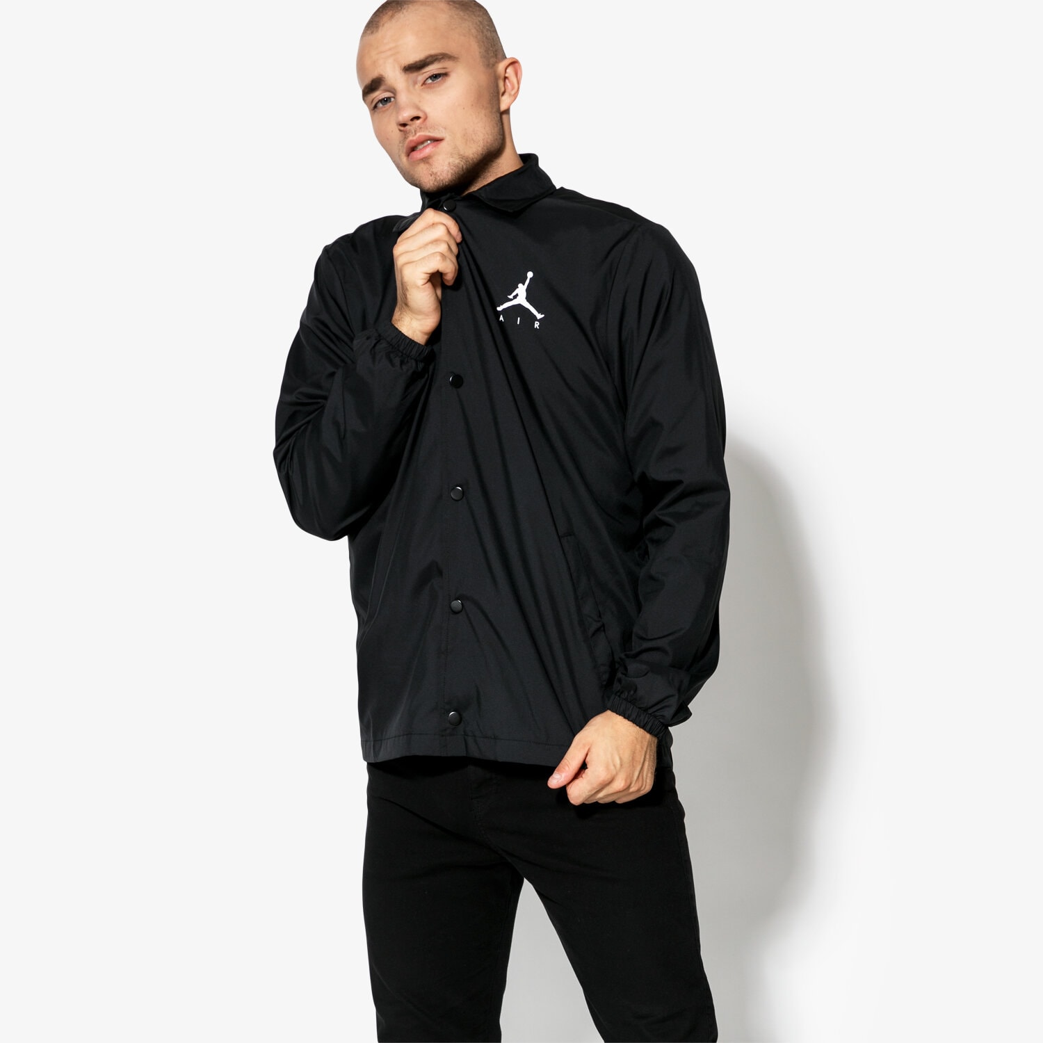 Kurtka zimowa męska JORDAN KURTKA JUMPMAN COACHES JKT 939966-010 CZARNY