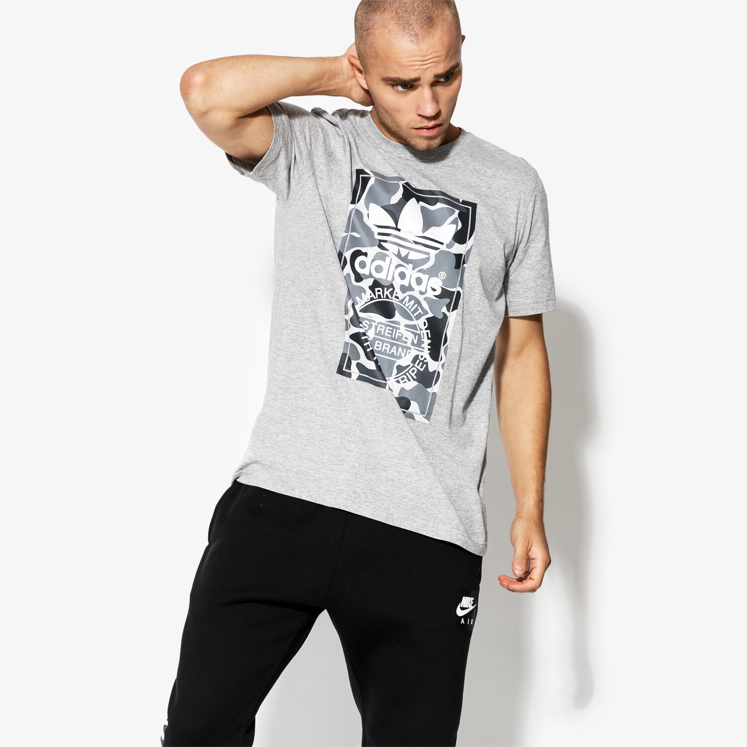 Koszulka, t-shirt sportowy męski ADIDAS T SHIRT CAMO LABEL TEE GRAPHICS DH4770 SZARY