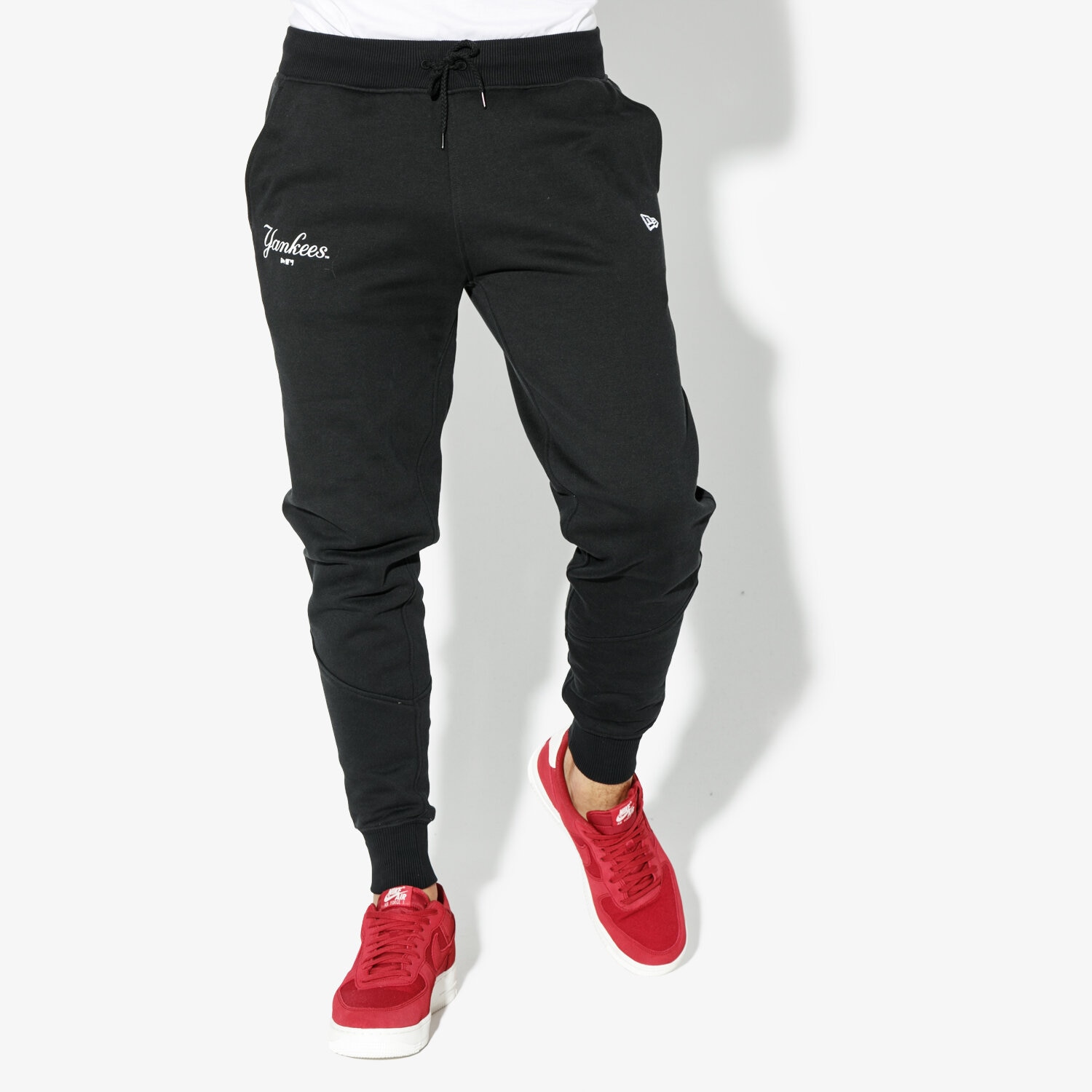 Spodnie sportowe męskie NEW ERA SPODNIE TEAM APPAREL TRACK PANT NEYYAN BLK NEW YORK 11605883 CZARNY