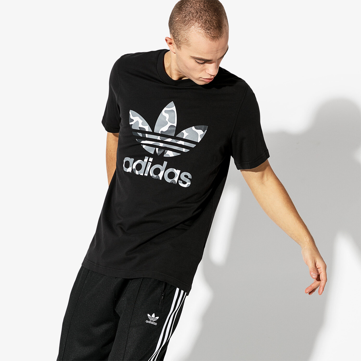 Koszulka, t-shirt sportowy męski ADIDAS T-SHIRT SS CAMO TREF DH4779 CZARNY