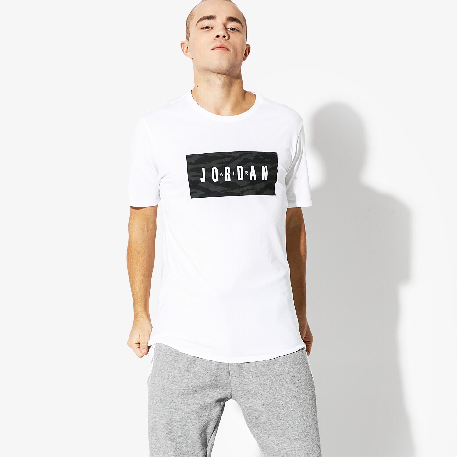 Koszulka, t-shirt sportowy męski JORDAN T-SHIRT SS JORDAN M JSW TEE TECH WNT GFX1 AH6328-100 BIAŁY