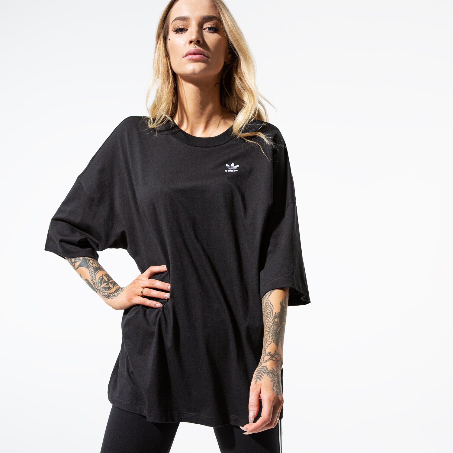 Koszulka, t-shirt damski ADIDAS T-SHIRT SS RELAXED TEE BLK DW3892 CZARNY