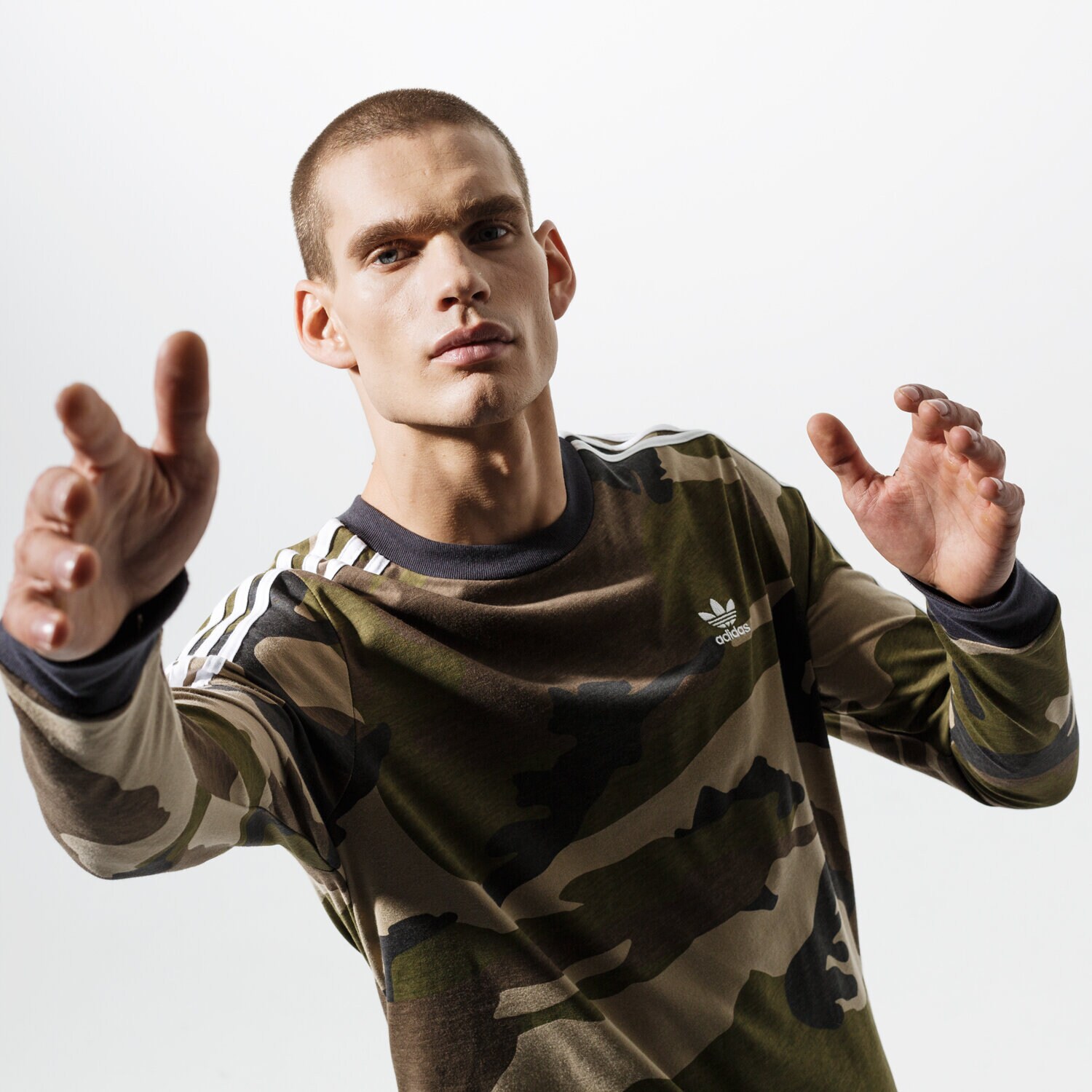 Bluza męska ADIDAS BLUZA CAMO LS TEE DV2055 BRĄZOWY
