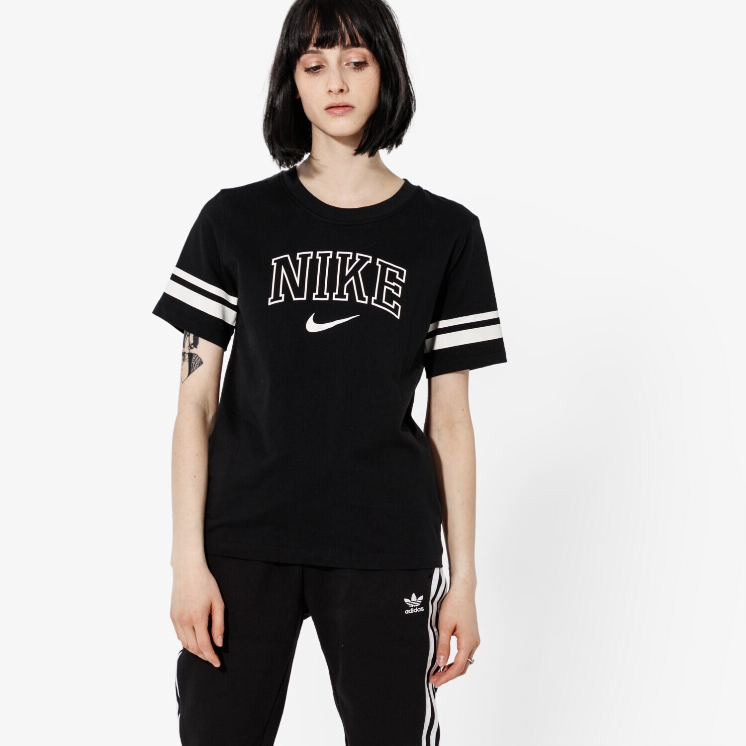 Koszulka, t-shirt damski NIKE T-SHIRT SS W NSW SS VRSTY AR3769-010 CZARNY
