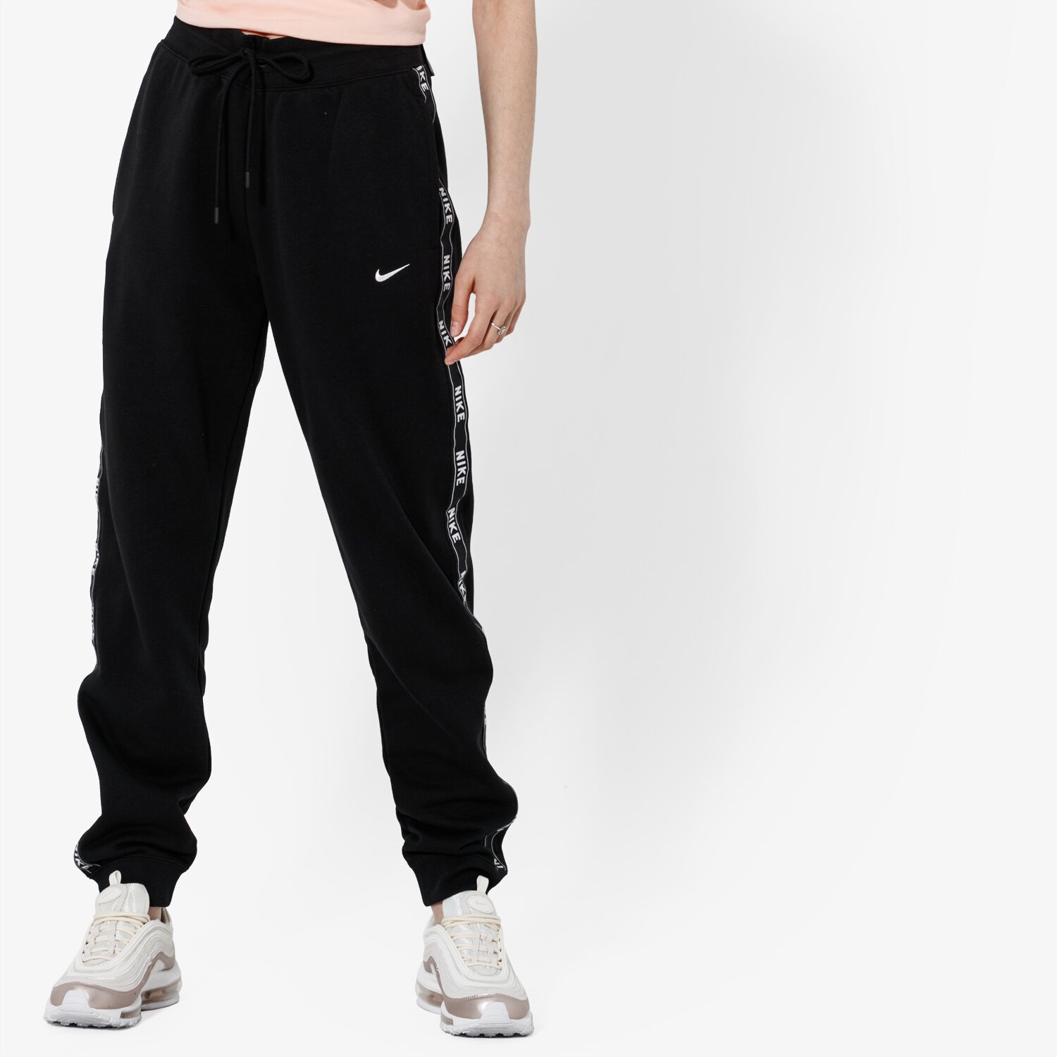 Spodnie sportowe damskie NIKE SPODNIE W NSW PANT LOGO TAPE SPORTSWEAR AR3074-011 CZARNY