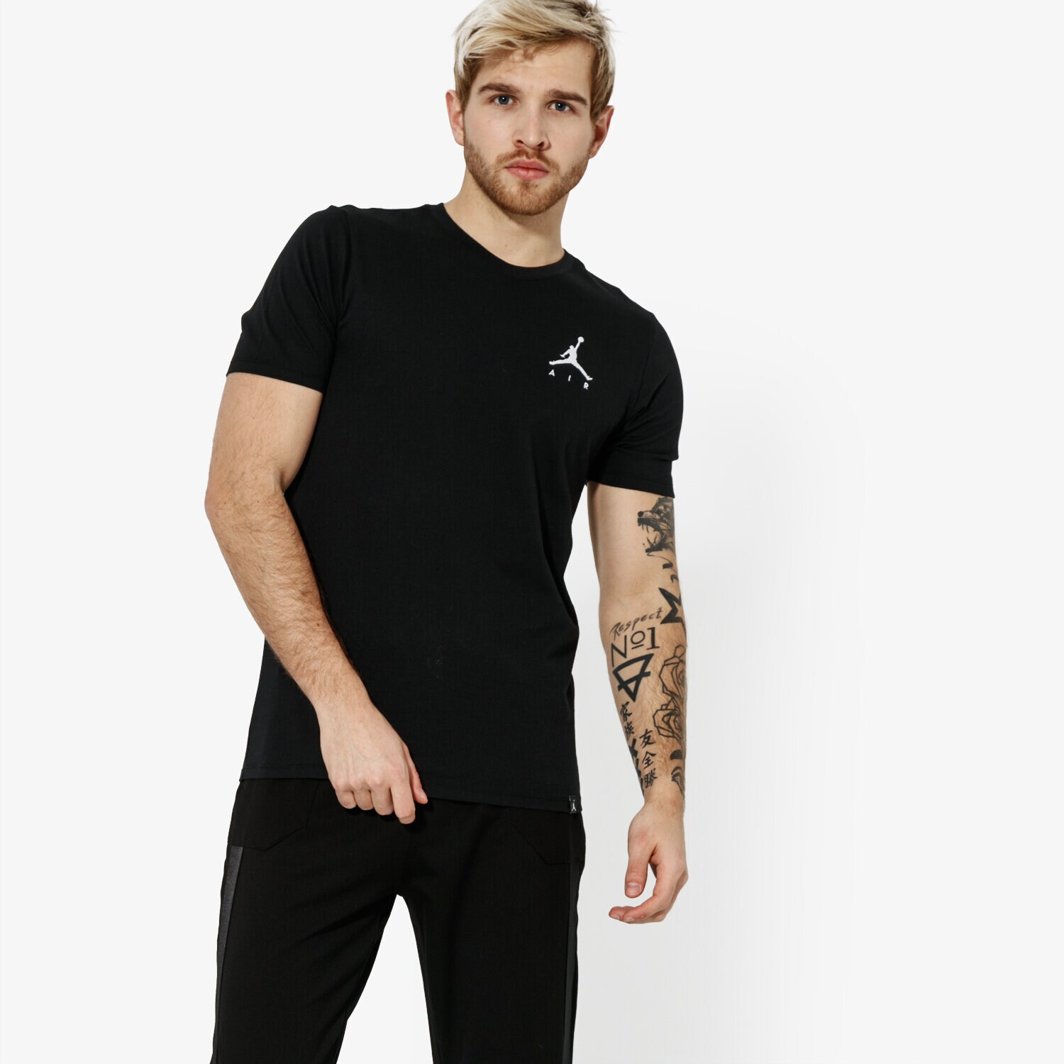 Koszulka, t-shirt sportowy męski JORDAN T-SHIRT SS M JSW TEE JMPMN AIR EMBRD JORDAN OFF CRT B AH5296-010 CZARNY