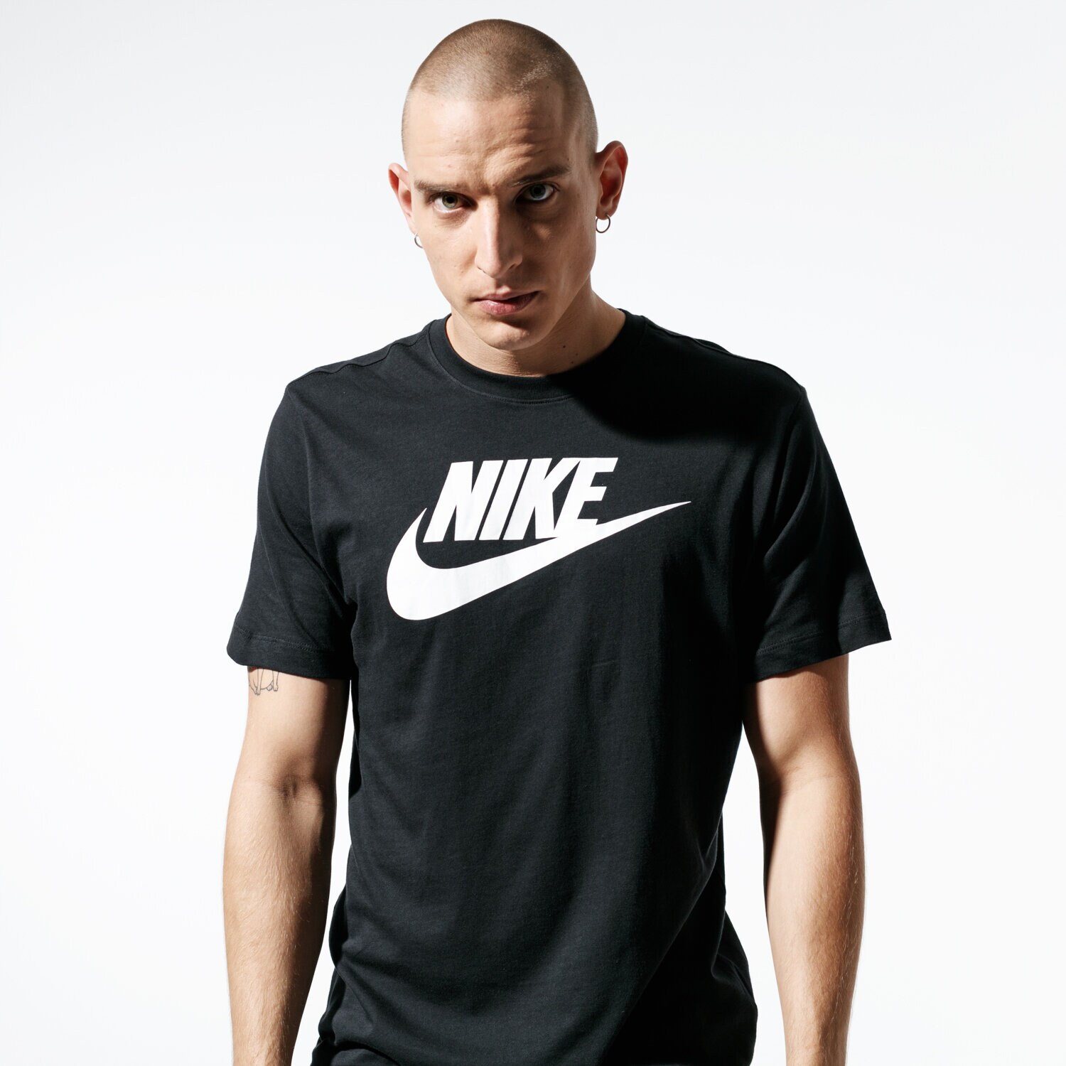 Koszulka, t-shirt sportowy męski NIKE T-SHIRT SS M NSW TEE ICON FUTURA AR5004-010 CZARNY
