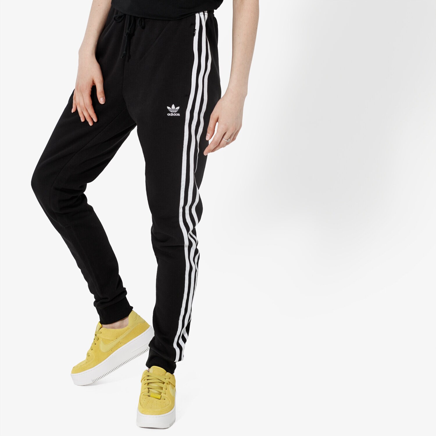 Spodnie sportowe damskie ADIDAS SPODNIE REGULAR TP CUF ADICOLOR DV2572 CZARNY