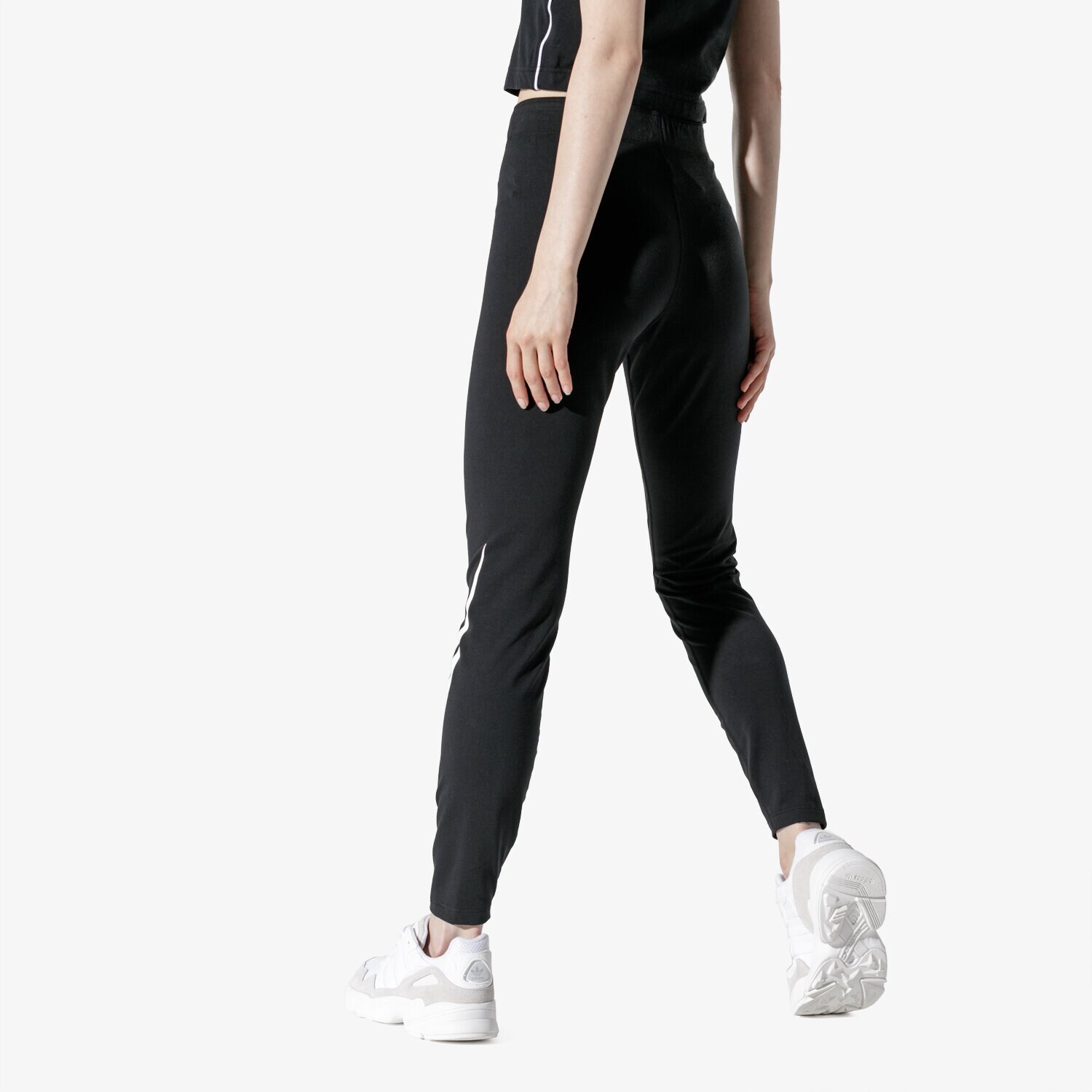Spodnie sportowe damskie NIKE LEGGINGS W NSW LEGASEE LGGNG SWOOSH AR3509-011 CZARNY