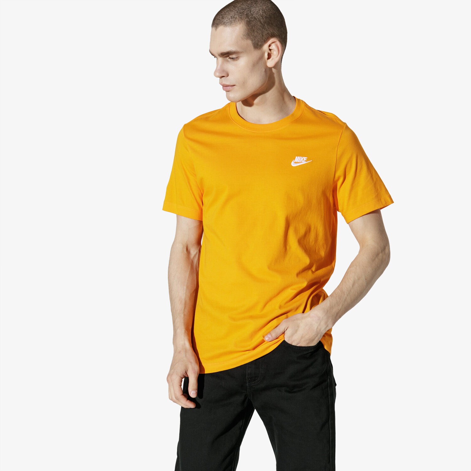 Koszulka, t-shirt sportowy męski NIKE T-SHIRT SS M NSW CLUB TEE AR4997-833 POMARAŃCZOWY