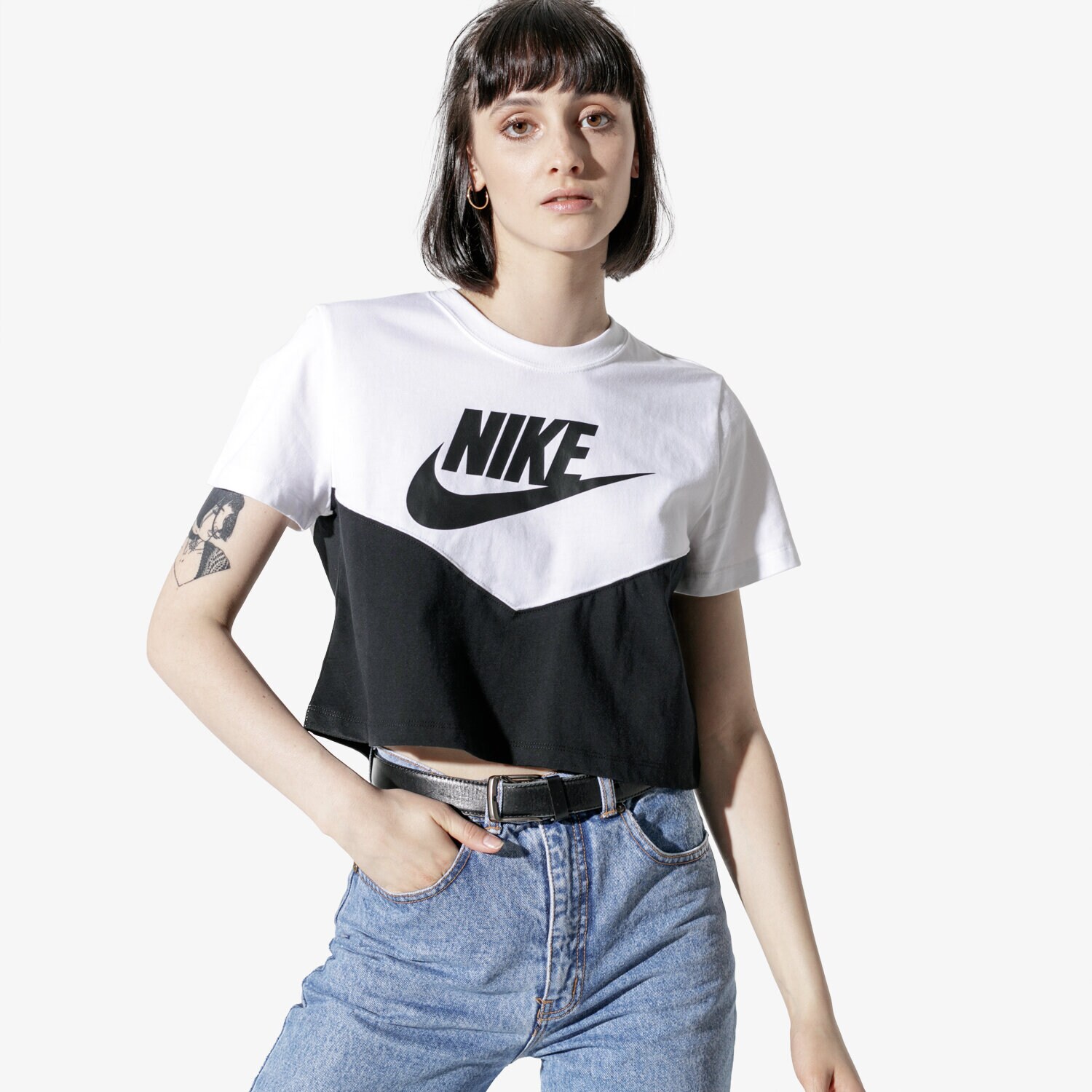 Koszulka, t-shirt damski NIKE TOP W NSW HRTG TOP SS AR2513-010 BIAŁY
