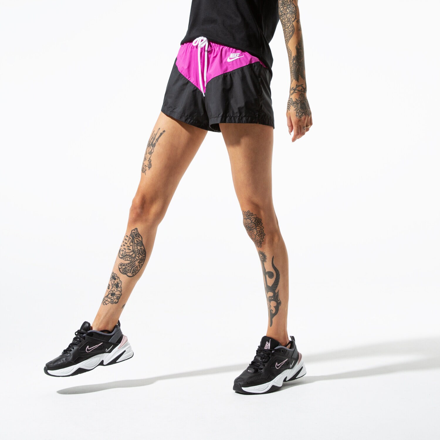 Krótkie spodenki, szorty damskie NIKE SZORTY W NSW HRTG SHORT WVN AR2362-010 RÓŻOWY