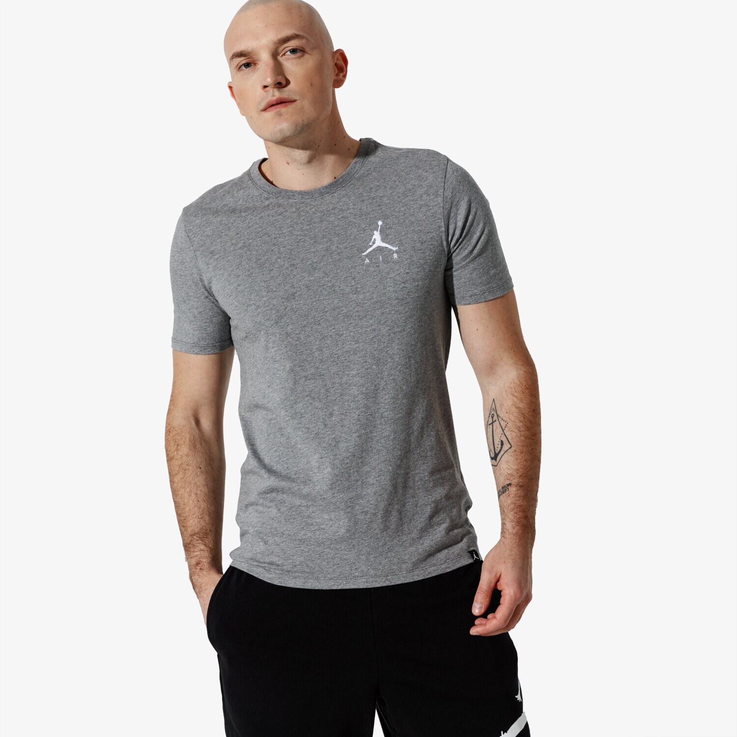 Koszulka, t-shirt sportowy męski JORDAN T-SHIRT SS M JSW TEE JMPMN AIR EMBRD AH5296-091 SZARY
