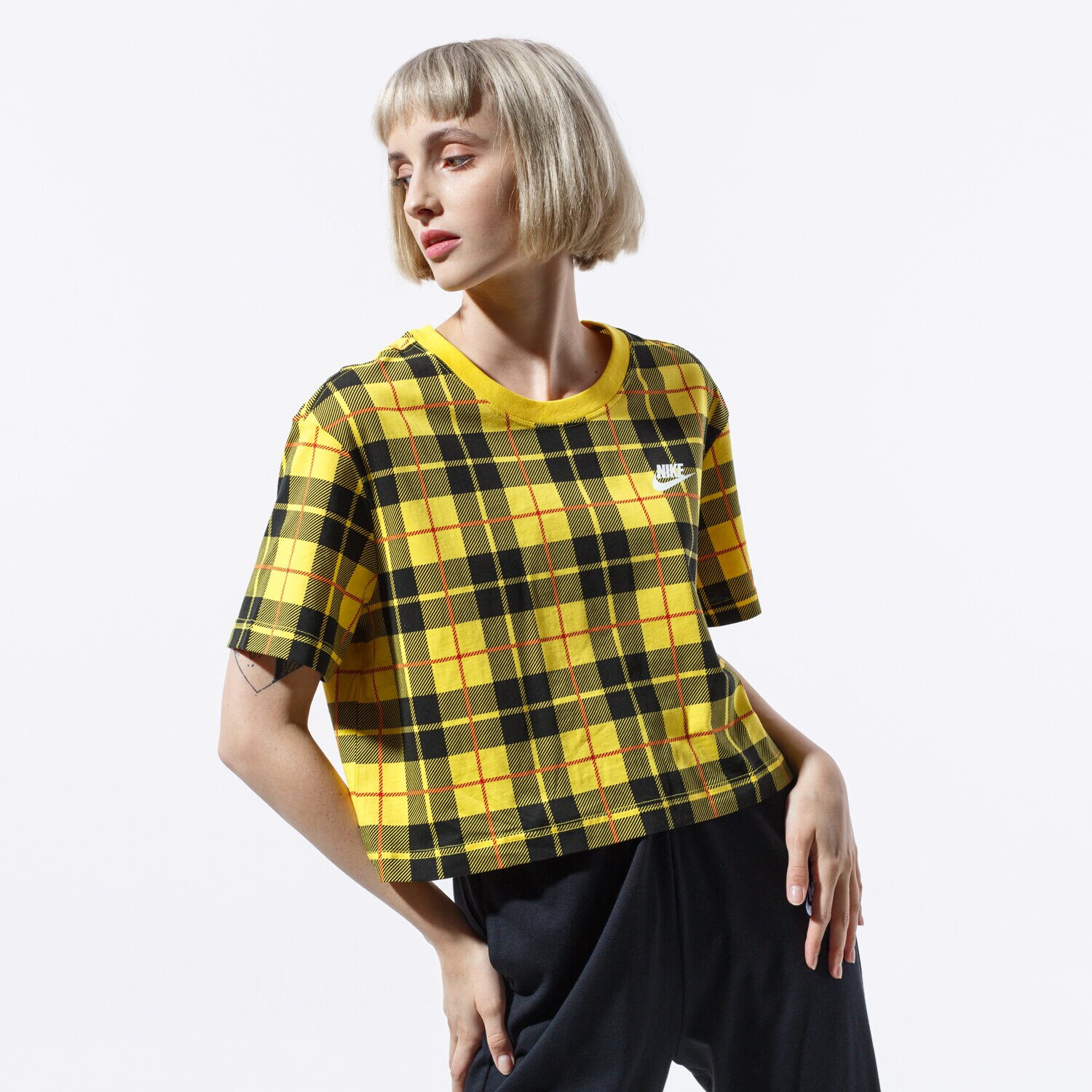 Koszulka, t-shirt damski NIKE T-SHIRT SS W NSW TEE FUTURA PLAID CROP CI1014-703 ŻÓŁTY