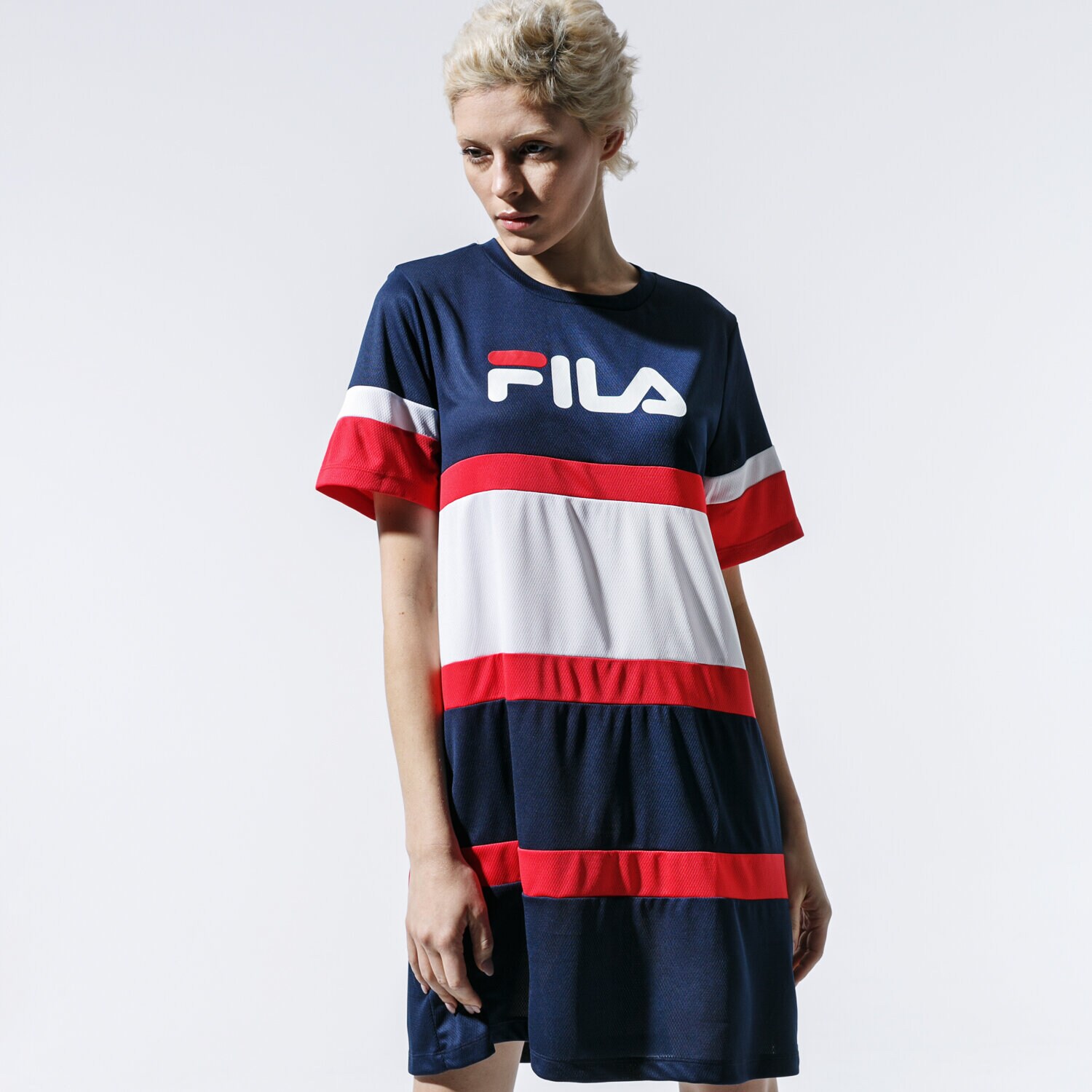 Modna sukienka sportowa FILA SUKIENKA TERHIKKA TEE DRESS 687211K14 GRANATOWY