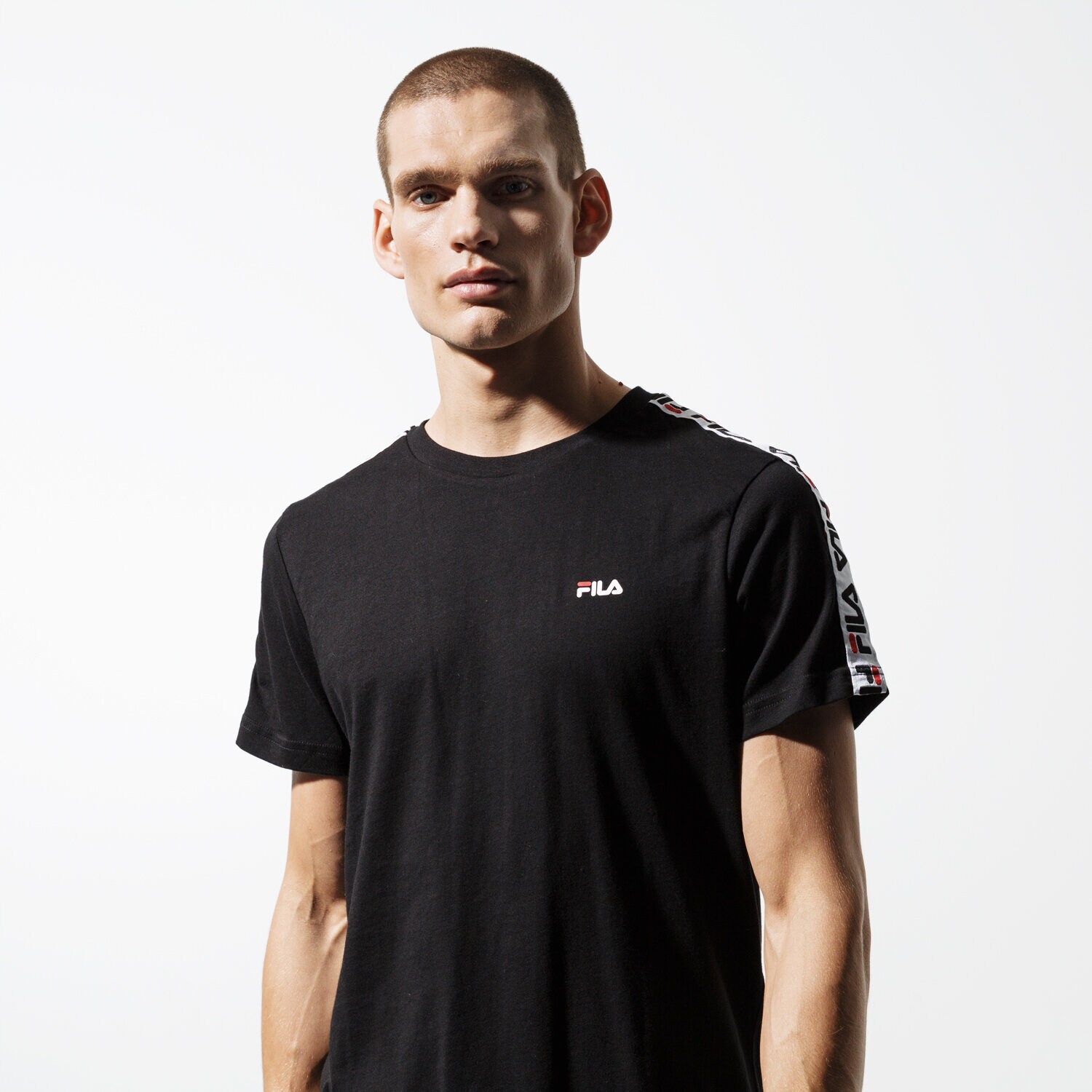 Koszulka, t-shirt sportowy męski FILA T-SHIRT SS VAINAMO TEE 687217002 CZARNY