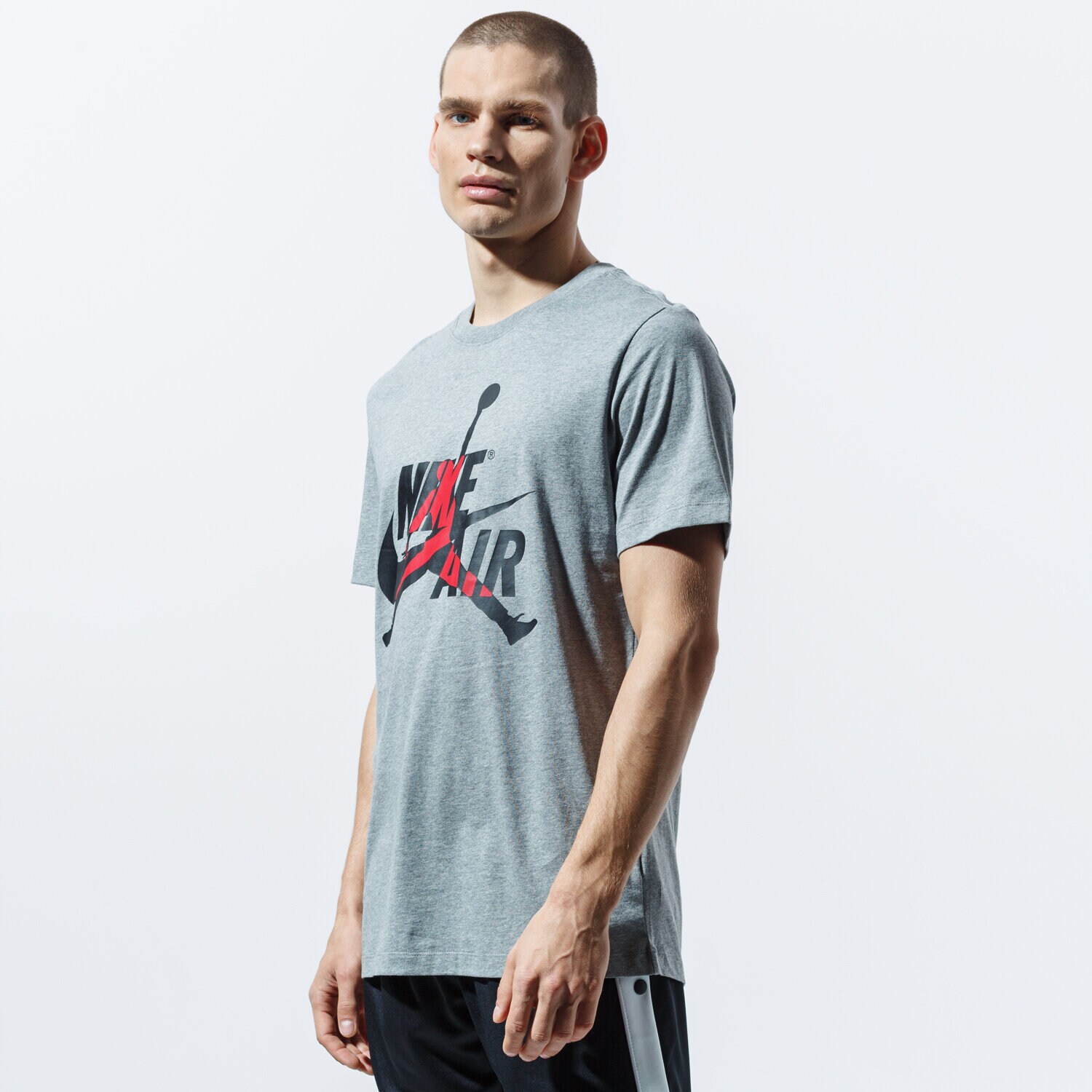 Koszulka, t-shirt sportowy męski JORDAN T-SHIRT SS M J JM CLASSICS SS CREW BV5905-091 SZARY