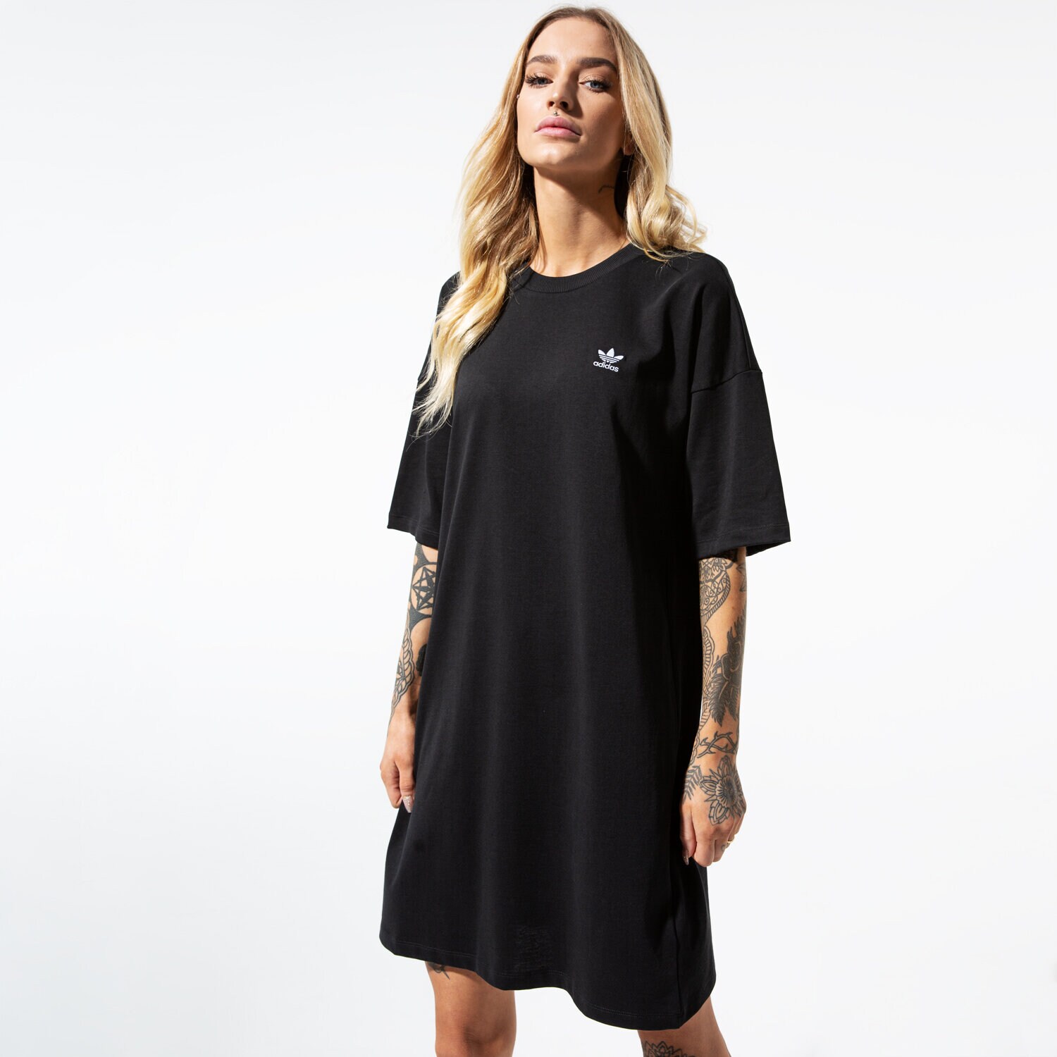 Modna sukienka sportowa ADIDAS SUKIENKA TREFOIL DRESS DV2607 CZARNY