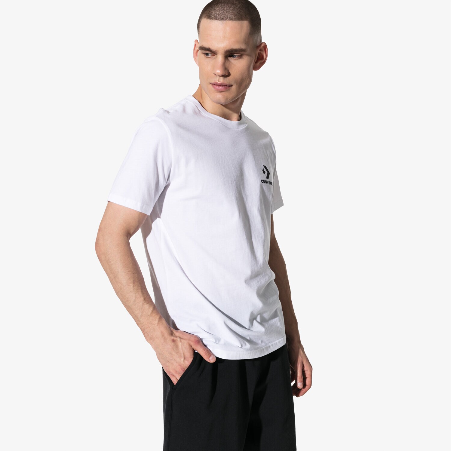 Koszulka, t-shirt sportowy męski CONVERSE T-SHIRT SSLEFT CHEST STAR CHEVRON TEE 10007886-A04 BIAŁY