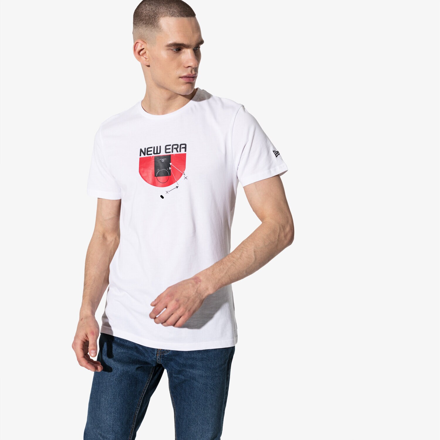 Koszulka, t-shirt sportowy męski NEW ERA T-SHIRT SS NE BASKETBALL TACTIC 12052223 BIAŁY