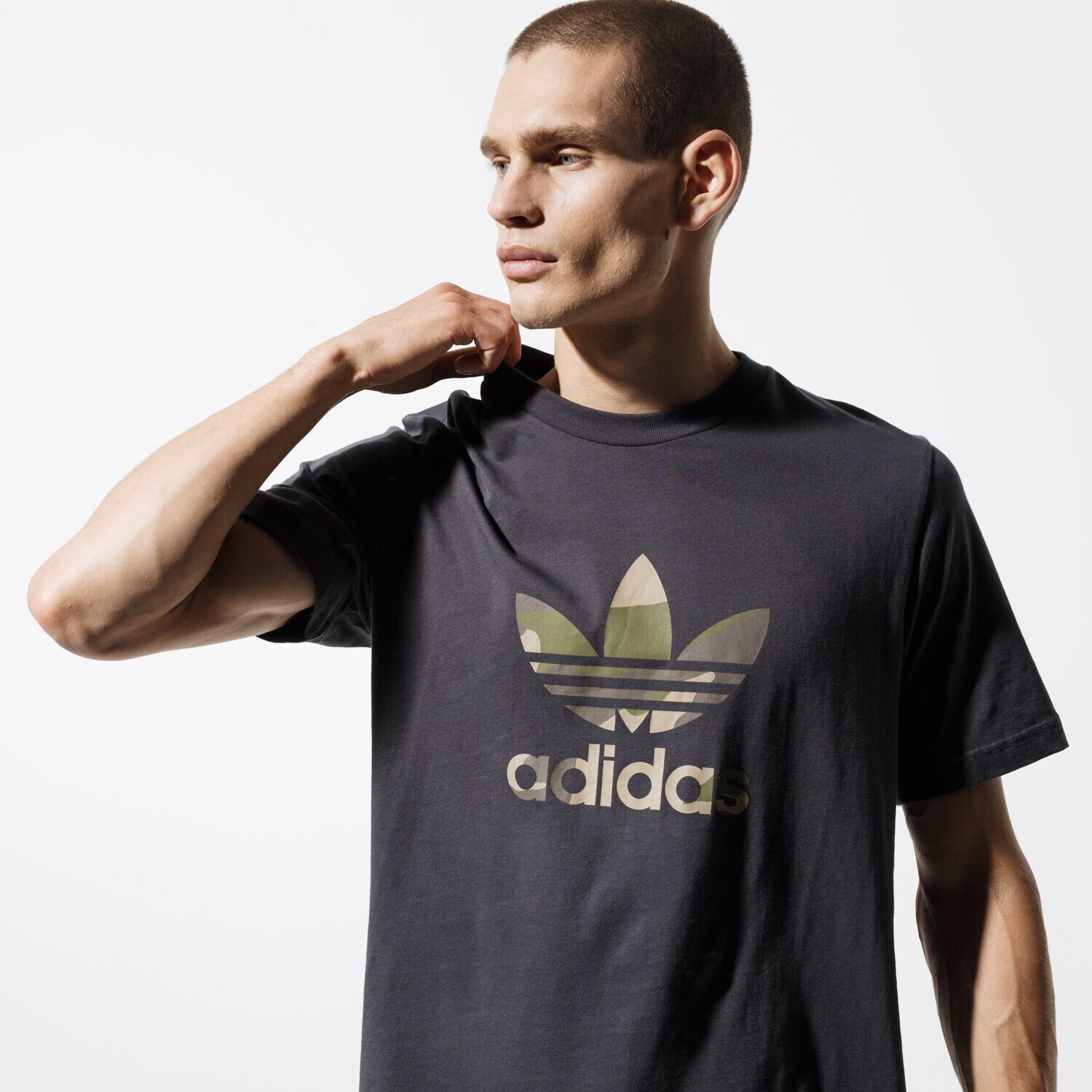Koszulka, t-shirt sportowy męski ADIDAS T-SHIRT SS CAMO INFILL TEE GRAPHICS DX3674 CZARNY