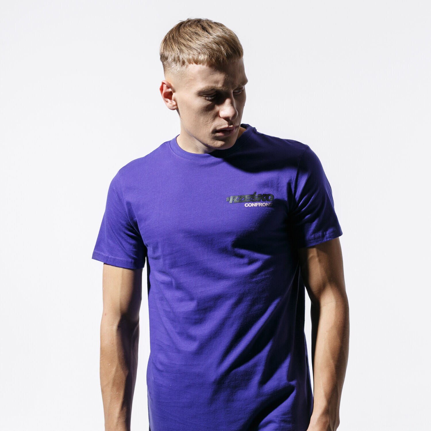 Koszulka, t-shirt sportowy męski CONFRONT T-SHIRT SLOGAN PRP TEE CF39TSM61002 FIOLETOWY