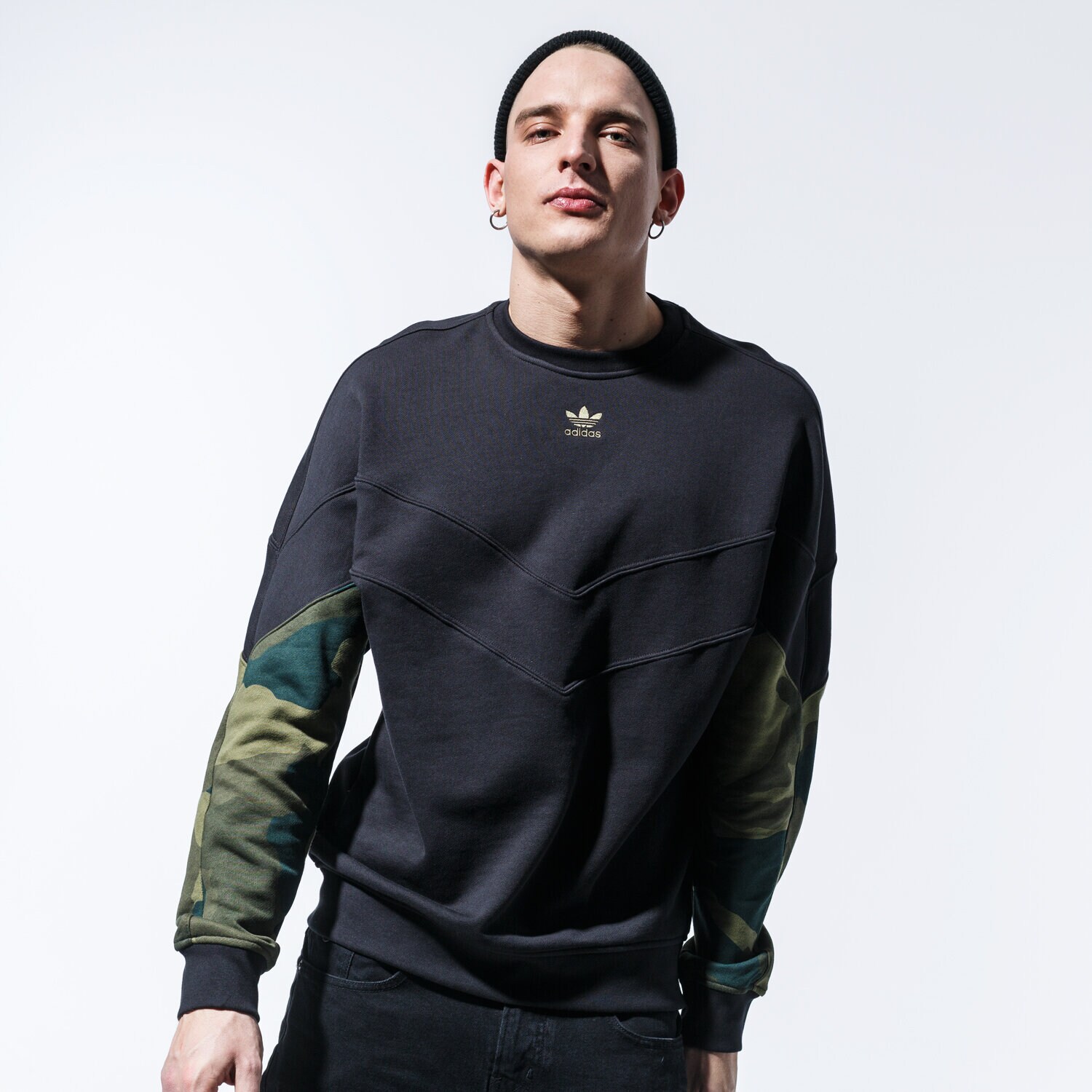 Bluza męska ADIDAS BLUZA CAMO CREW FM3357 CZARNY
