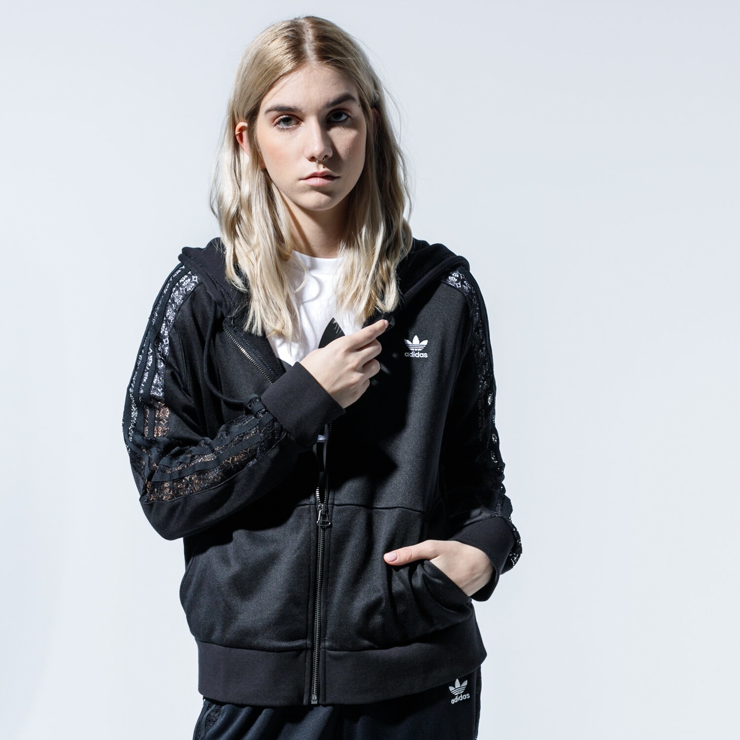Bluza damska ADIDAS BLUZA ROZPINANA Z KAPTUREM LACE ZIP HOODIE FM1749 CZARNY