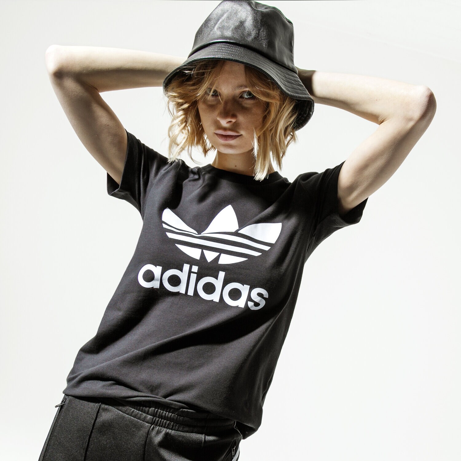 Koszulka, t-shirt damski ADIDAS T-SHIRT TREFOIL TEE FM3311 CZARNY