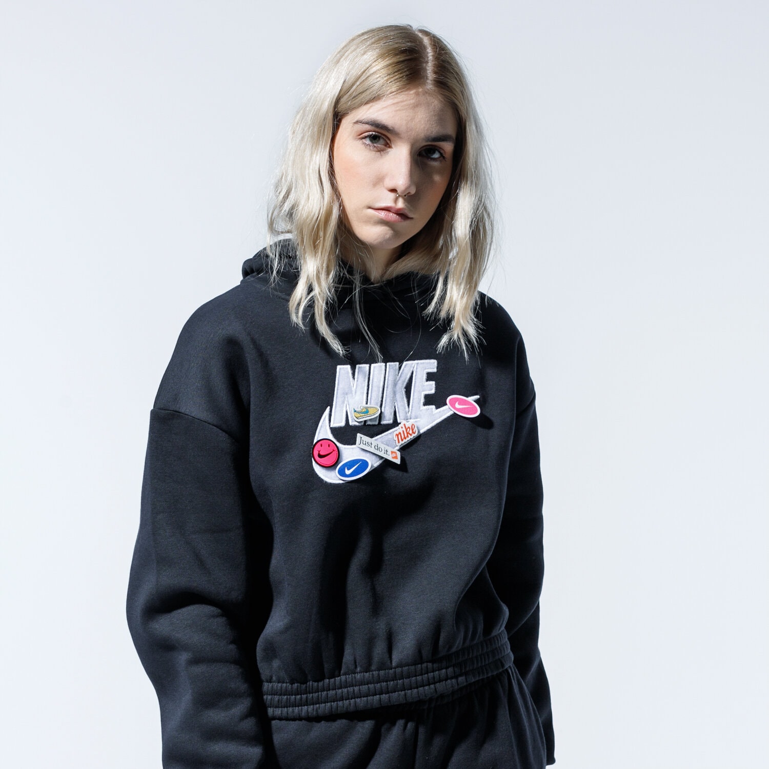 NIKE BLUZA Z KAPTUREM W NSW ICN CLSH FLC HOODIE BB CJ2034 010 CZARNY Damskie Bluzy w Sizeer