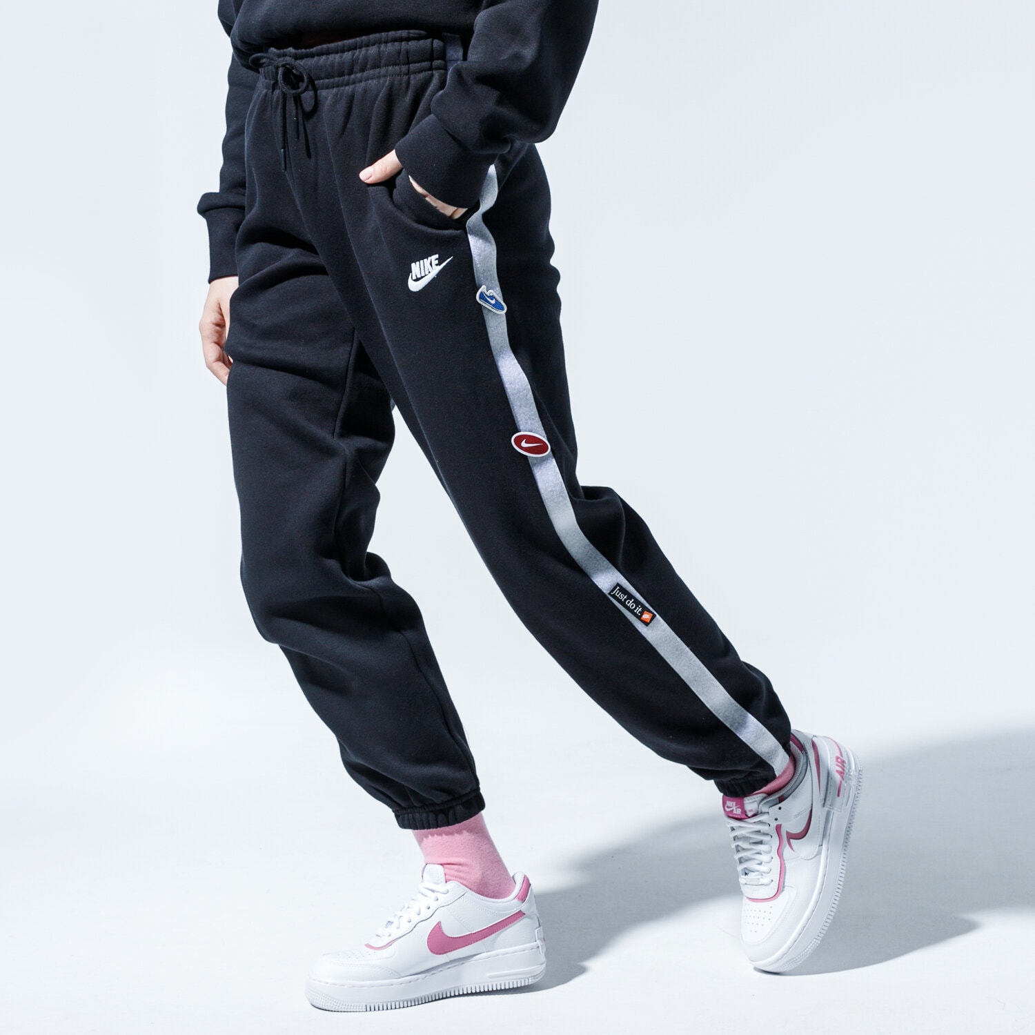 Spodnie sportowe damskie NIKE SPODNIE W NSW ICN CLSH FLC PANT BB CJ2036-010 CZARNY