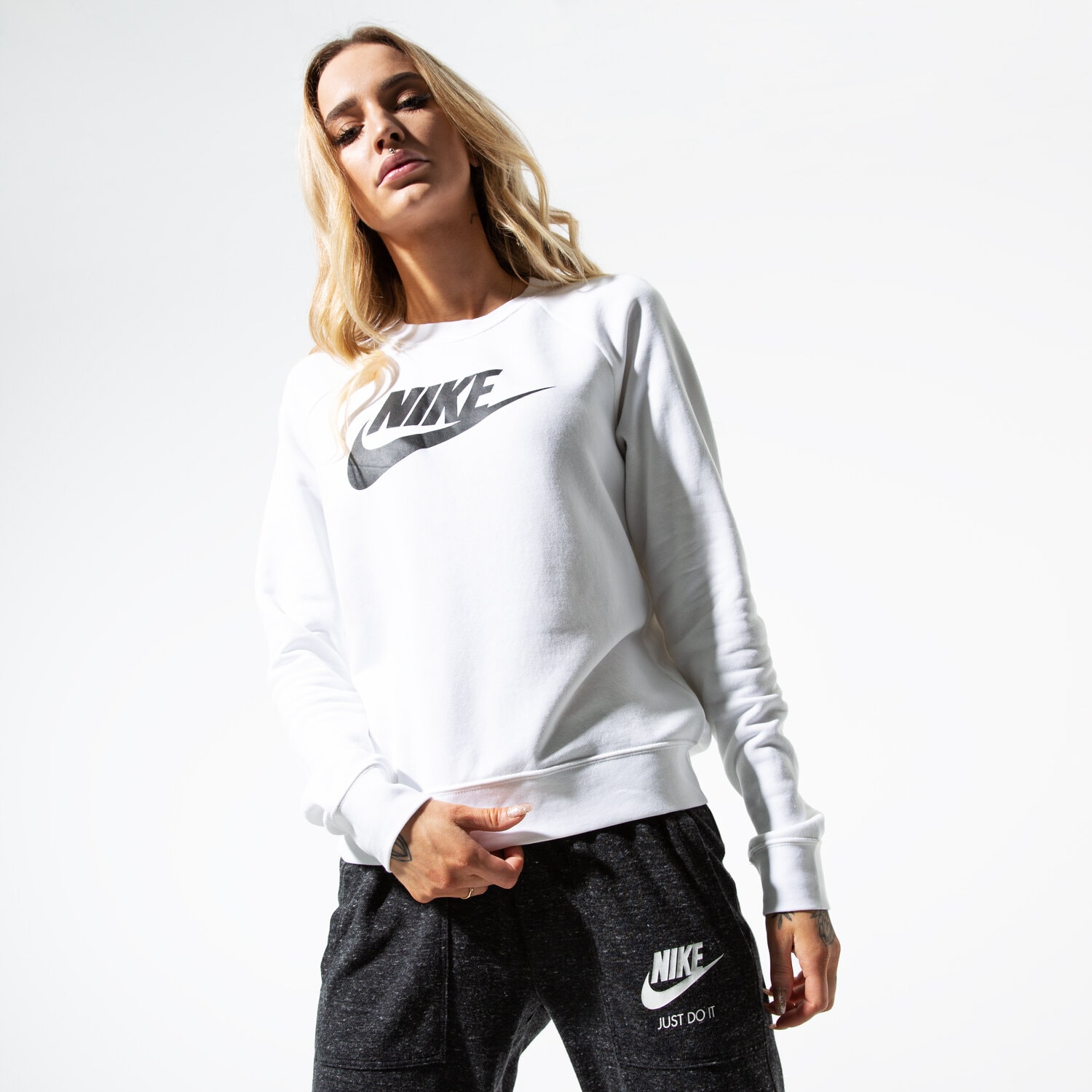 Bluza damska NIKE BLUZA W NSW ESSNTL CREW FLC HBR BV4112-100 BIAŁY
