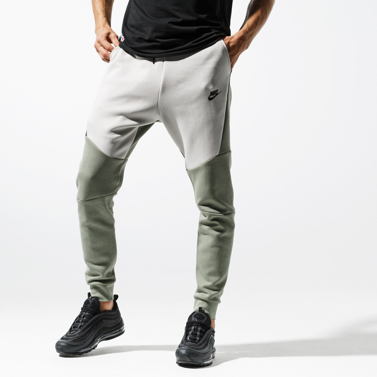 Spodnie sportowe męskie NIKE SPODNIE M NSW TCH FLC JGGR 805162-371 ZIELONY