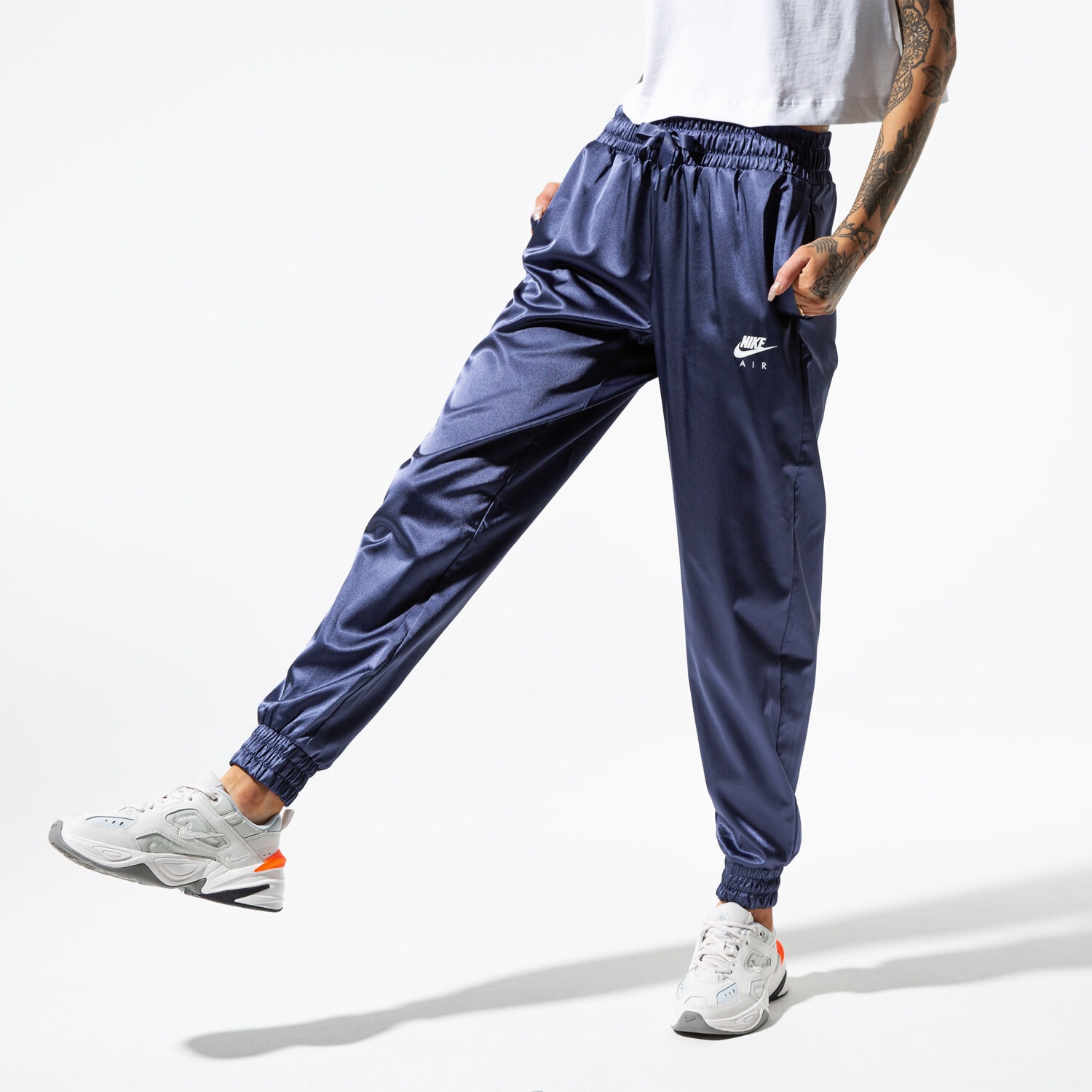 Spodnie sportowe damskie NIKE SPODNIE W NSW AIR TRK PANT SATIN BV4781-557 FIOLETOWY