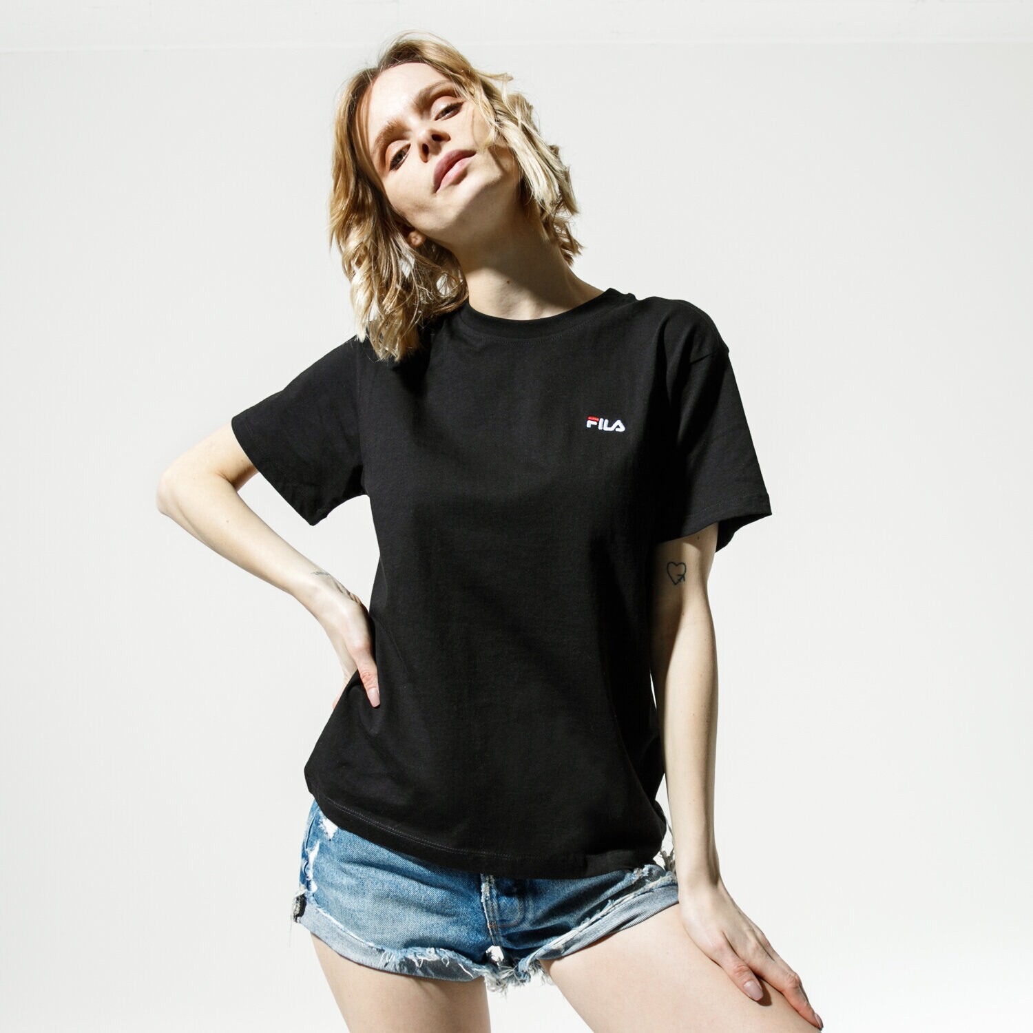 Koszulka, t-shirt damski FILA T-SHIRT EARA TEE 687469002 CZARNY