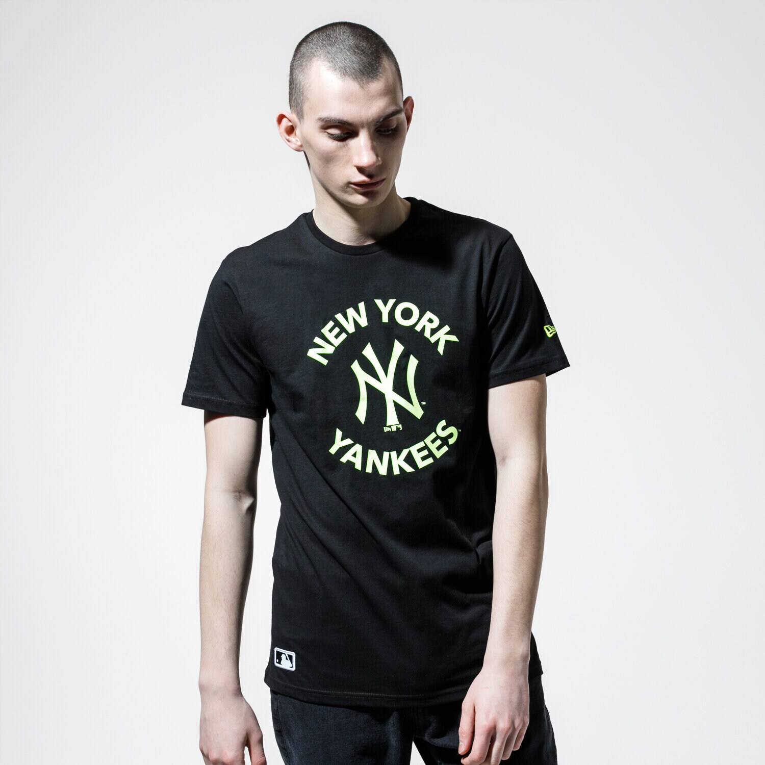 Koszulka, t-shirt sportowy męski NEW ERA T-SHIRT MLB TEE NYY NEW YORK YANKEES BLK 12195421 CZARNY