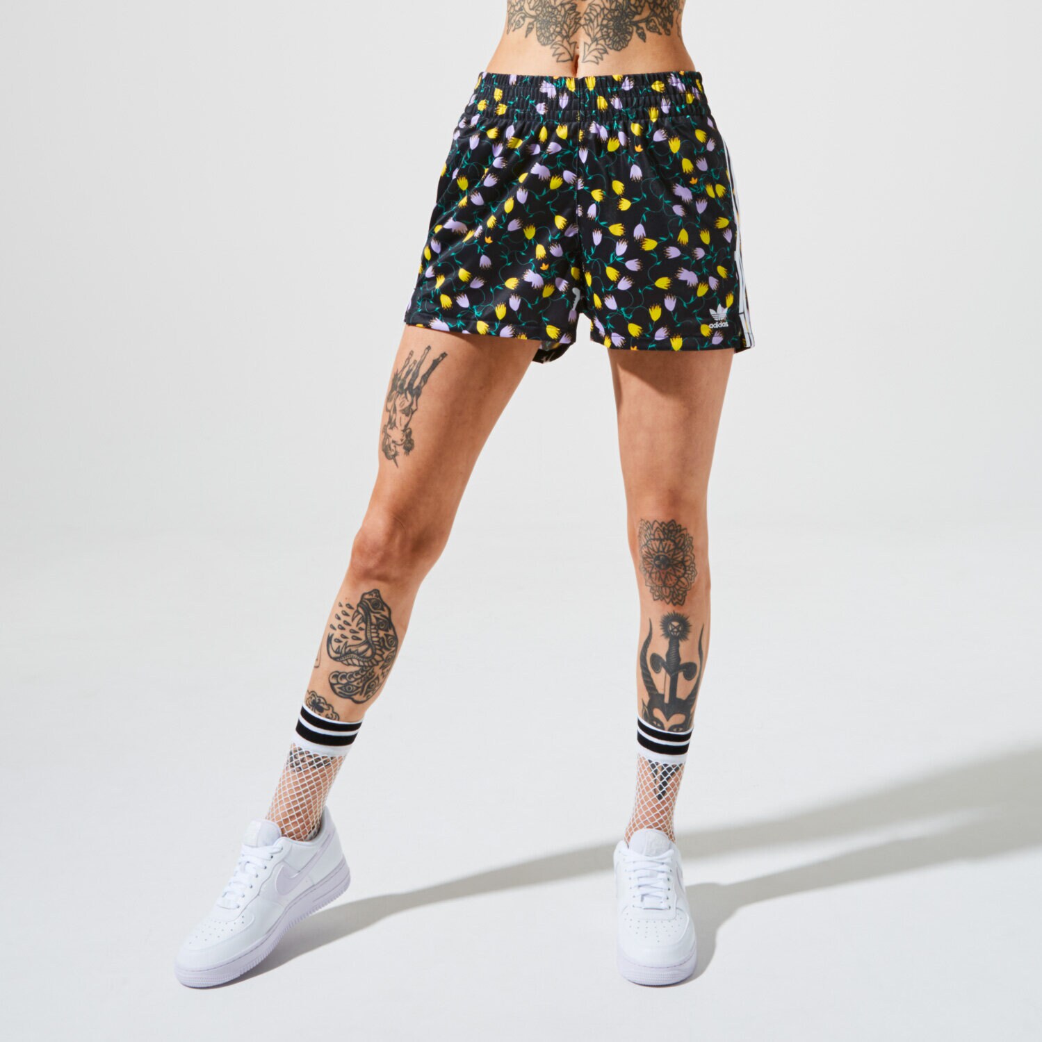 Krótkie spodenki, szorty damskie ADIDAS SZORTY AOP SHORTS FL4111 MULTICOLOR