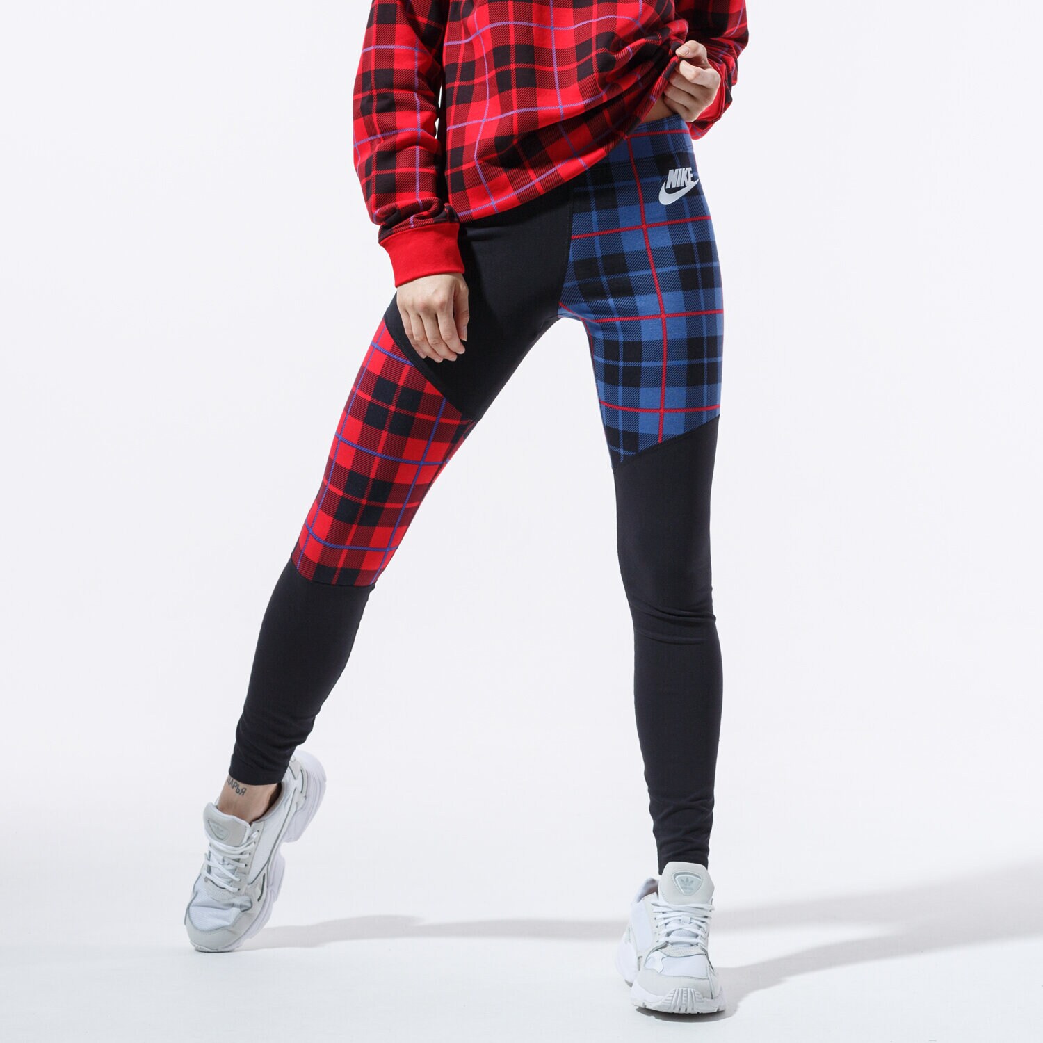 Spodnie sportowe damskie NIKE SPODNIE W NSW LGGNG PLAID BV4633-010 MULTICOLOR