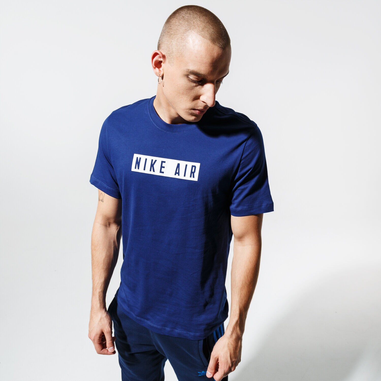 Koszulka, t-shirt sportowy męski NIKE T-SHIRT SS M NSW SS TEE NIKE AIR 3 BV7641-492 GRANATOWY