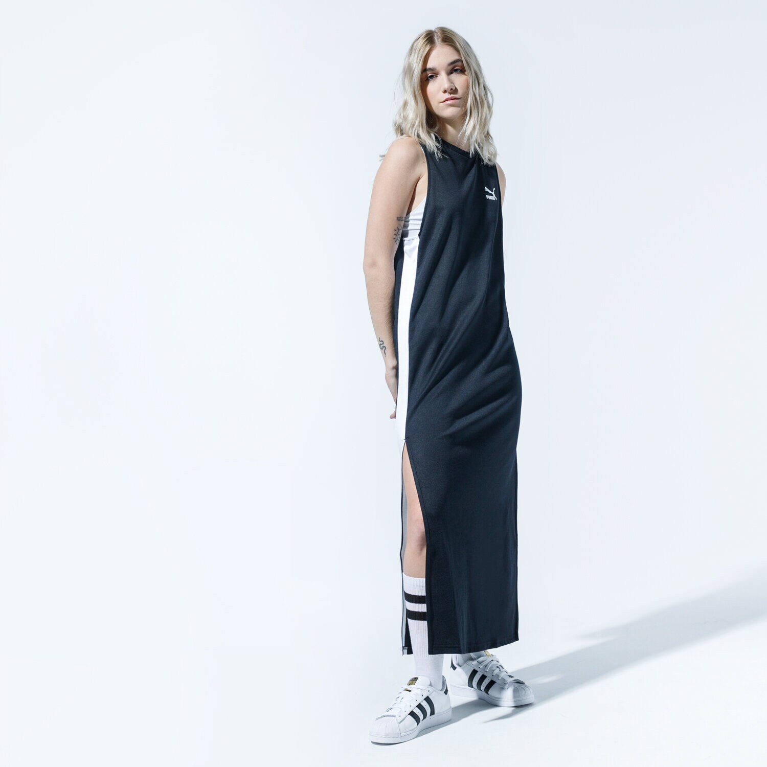 Modna sukienka sportowa PUMA SUKIENKA TFS DRESS 59626101 CZARNY
