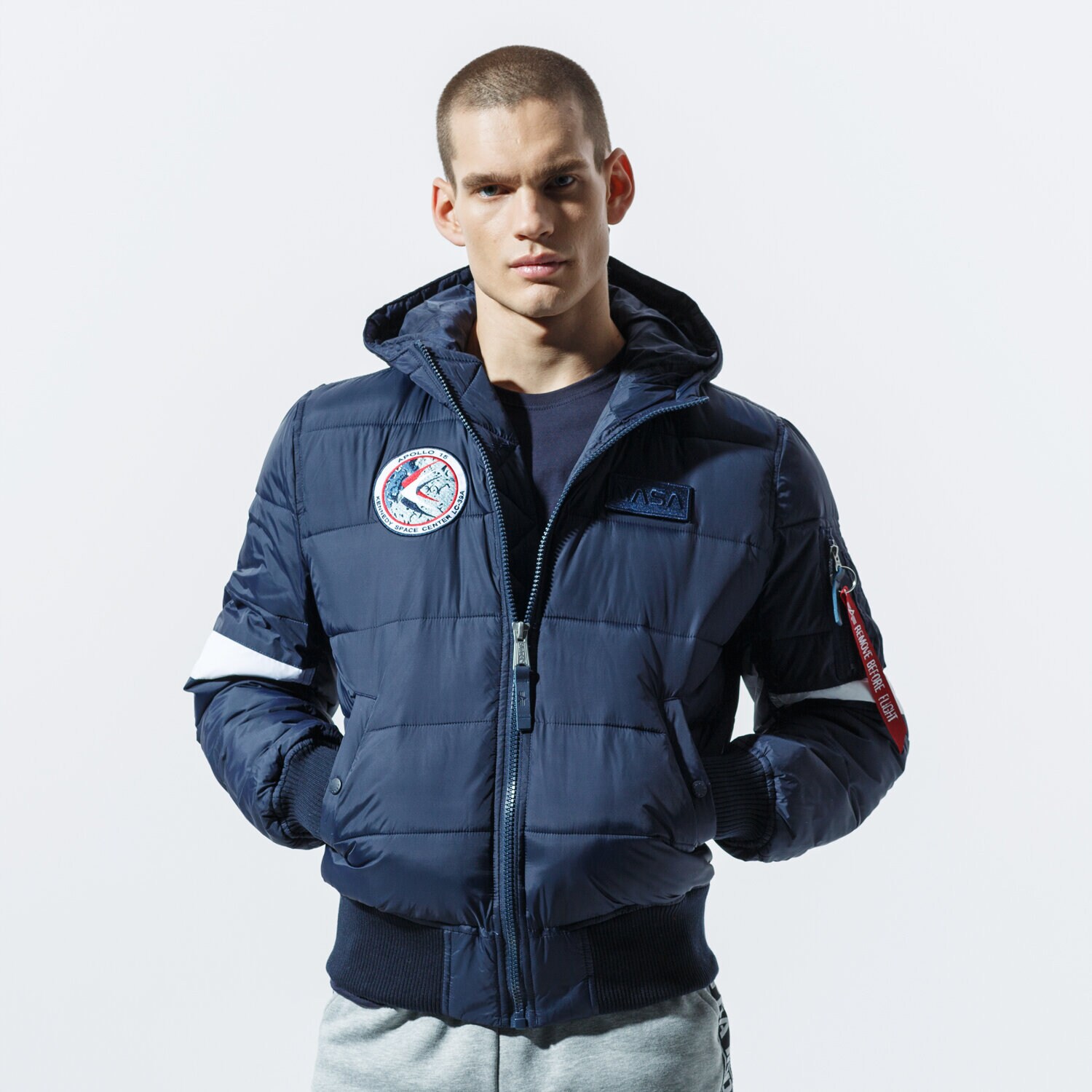 Kurtka zimowa męska ALPHA INDUSTRIES KURTKA ZIMOWA HOODED PUFFER FD NASA 19812107 GRANATOWY