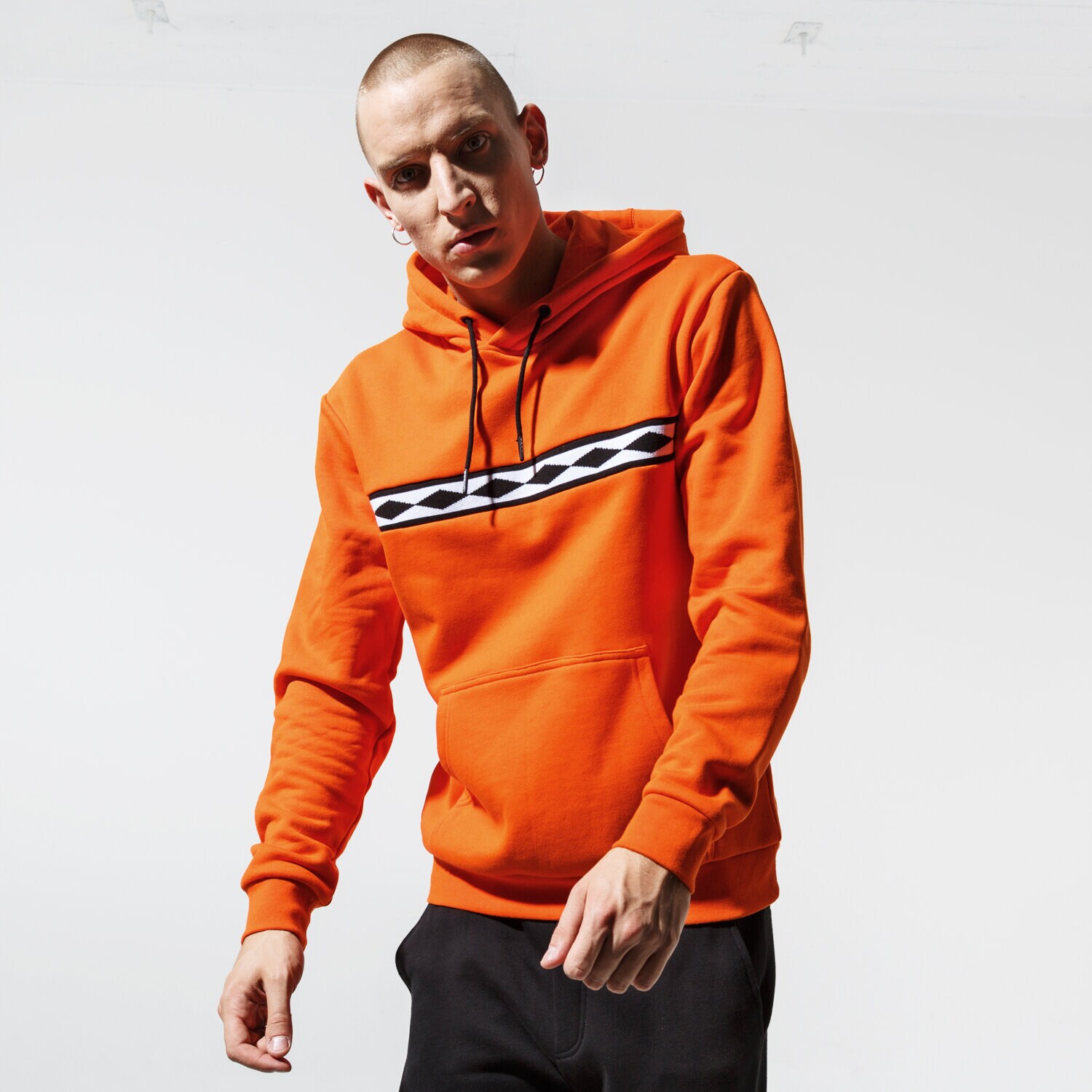 Bluza męska UMBRO BLUZA Z KAPTUREM CLASSIC TAPE HOODY UL39BLM86001 POMARAŃCZOWY