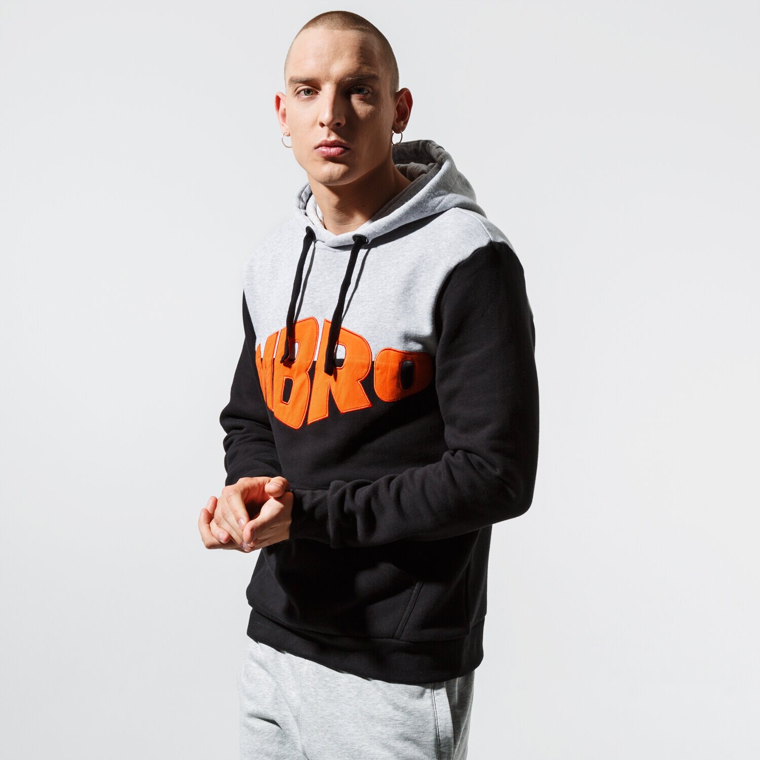 Bluza męska UMBRO BLUZA Z KAPTUREM CLASSIC HOODY UL39BLM88001 CZARNY