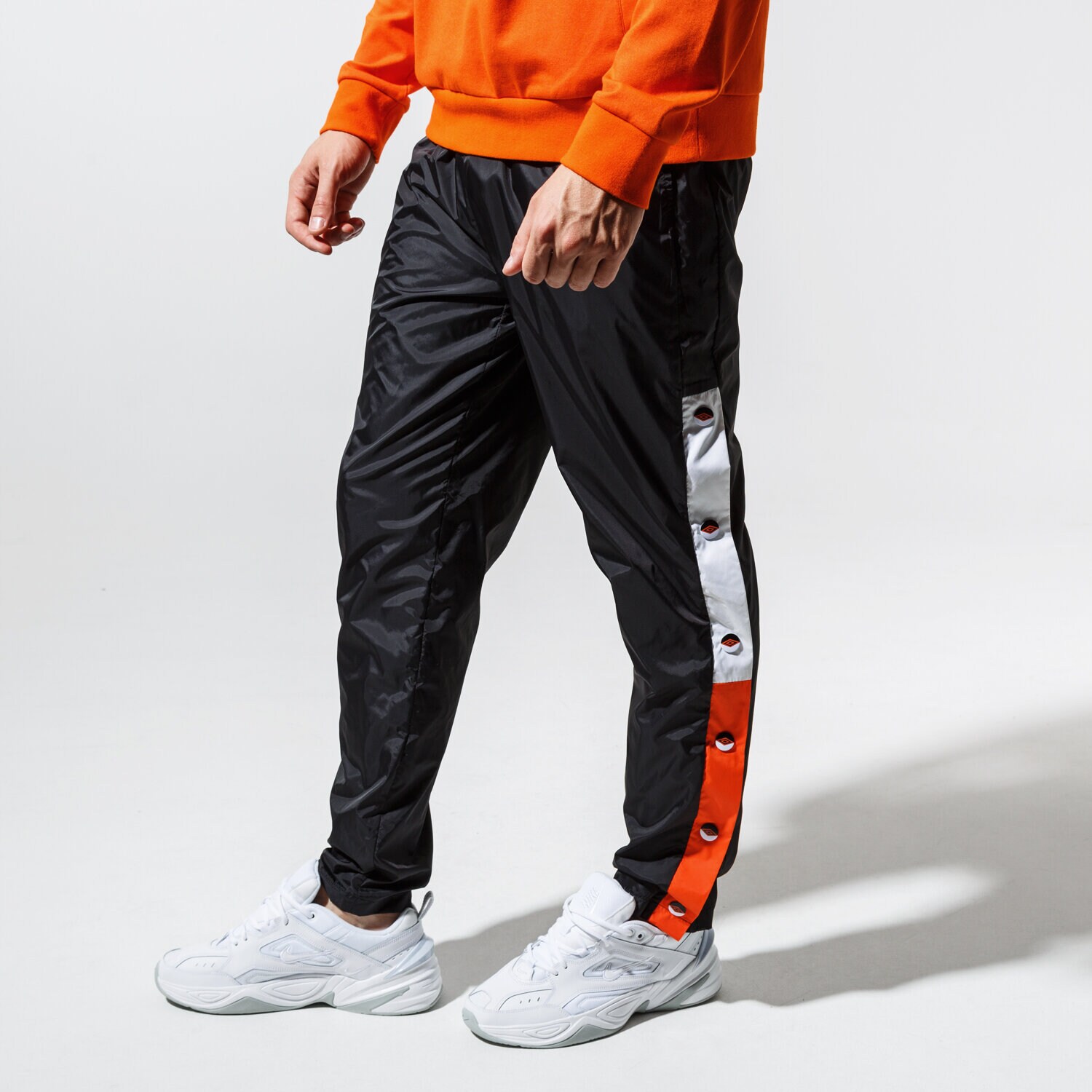 Spodnie sportowe męskie UMBRO SPODNIE CLASSIC SNAP PANTS UL39SPM84001 CZARNY