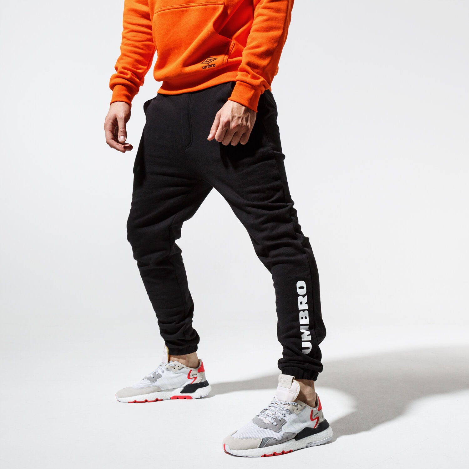 Spodnie sportowe męskie UMBRO SPODNIE CLASSIC PANTS UL39SPM85001 CZARNY