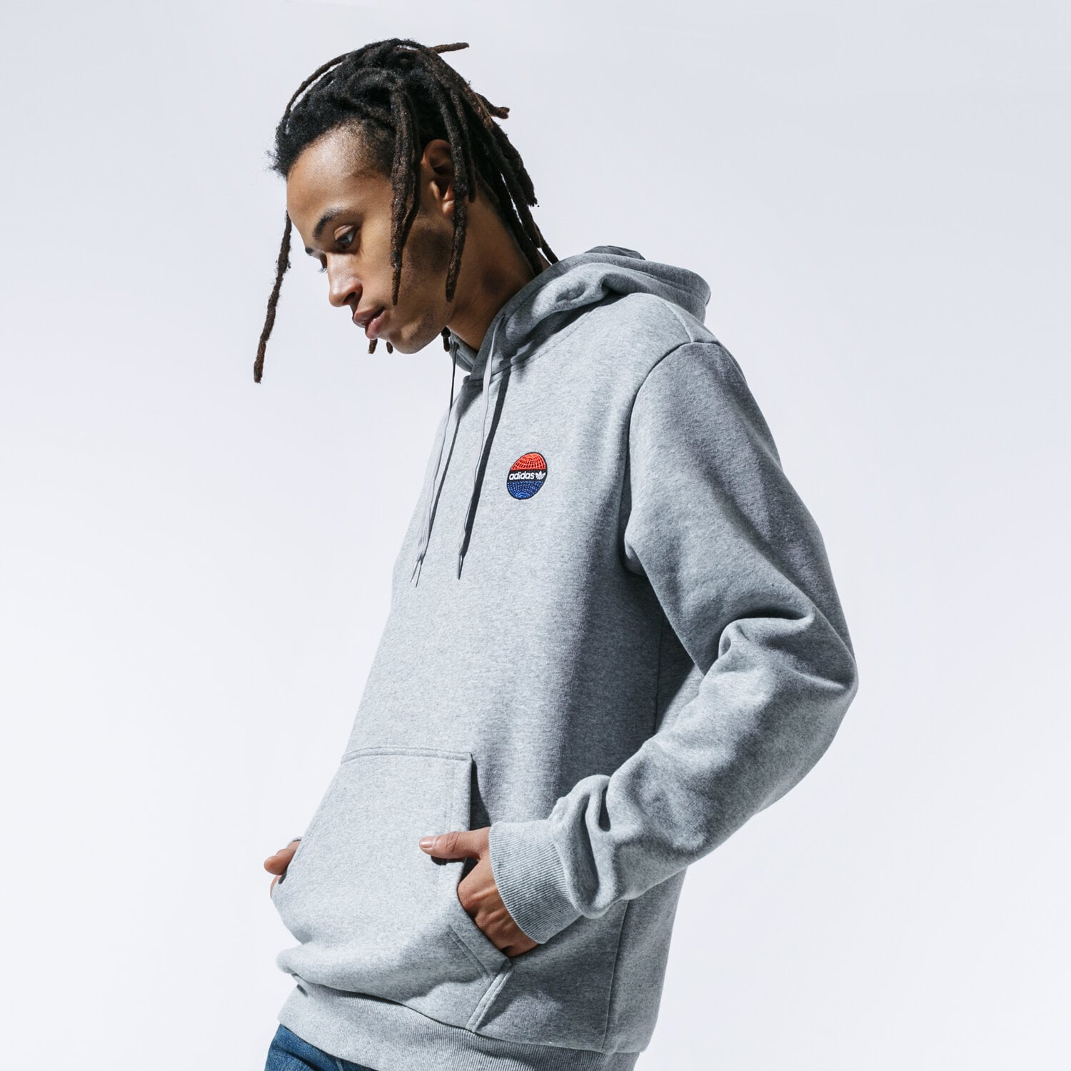 Bluza męska ADIDAS BLUZA Z KAPTUREM GLOBAL MINI EMB OTH GJ9610 SZARY