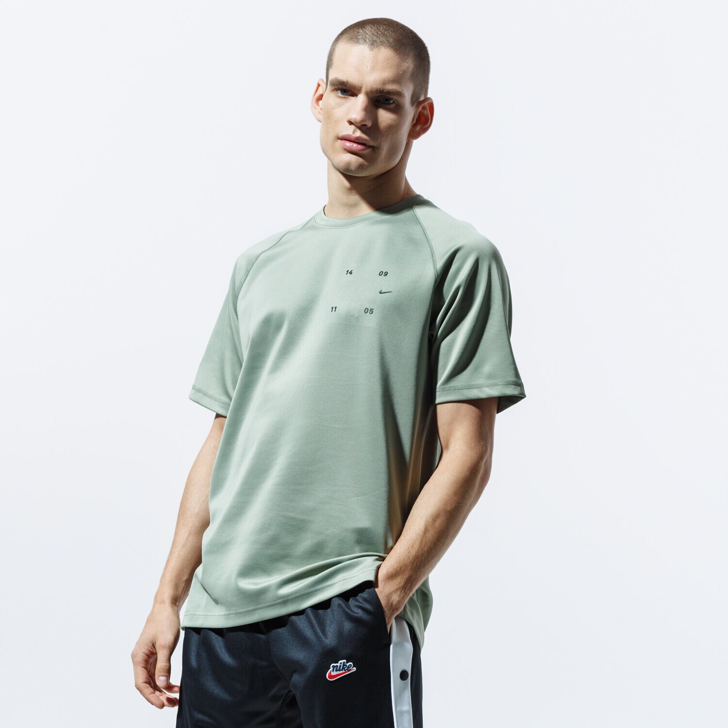 Koszulka, t-shirt sportowy męski NIKE T-SHIRT SS M NSW TCH PCK TOP SS BV4441-371 ZIELONY