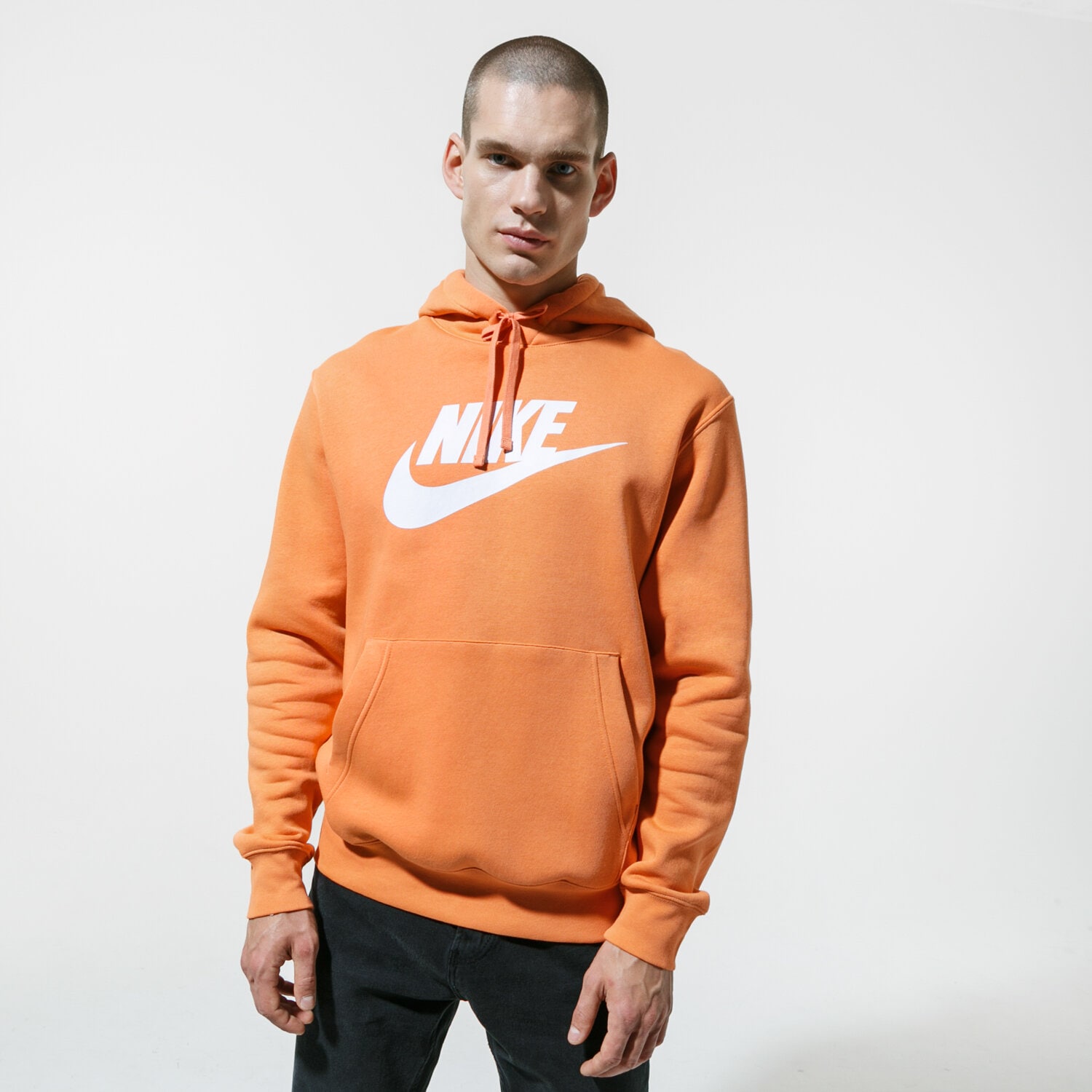 Bluza męska NIKE BLUZA Z KAPTUREM SPORTSWEAR CLUB FLEECE BV2973-871 POMARAŃCZOWY